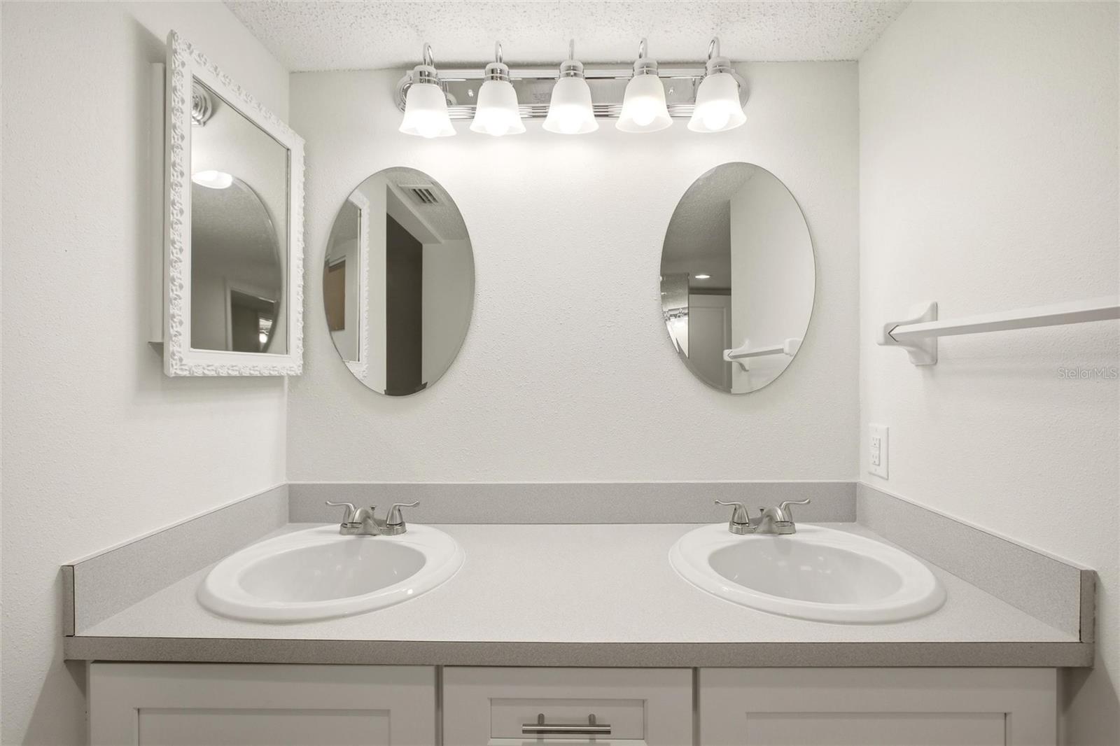 EDGEWATER MANOR - Residential