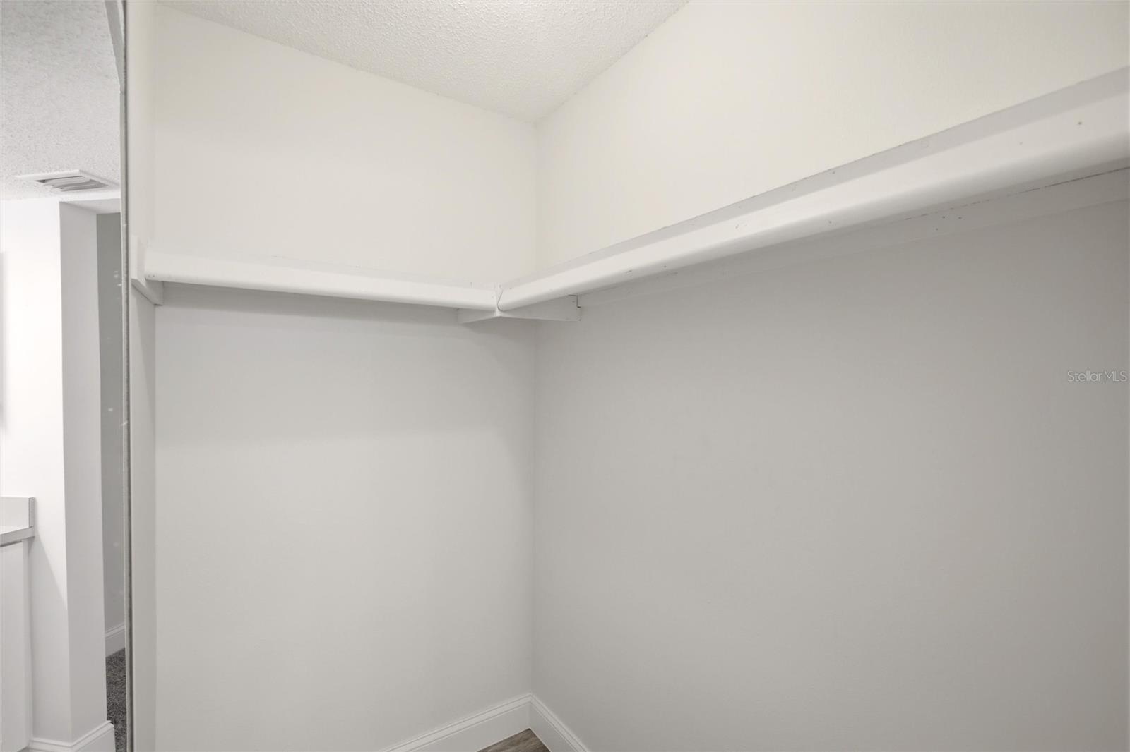 EDGEWATER MANOR - Residential