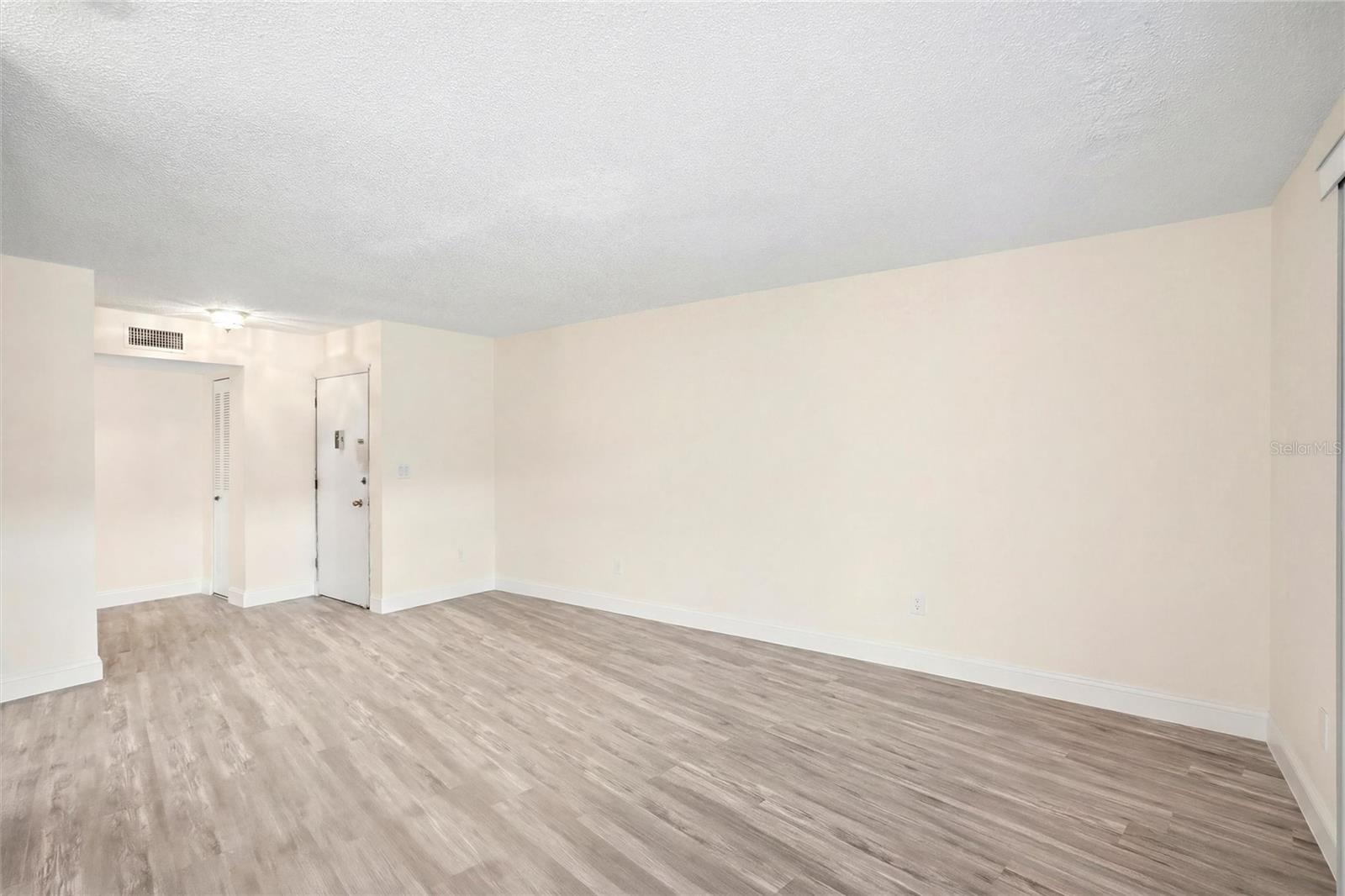 EDGEWATER MANOR - Residential