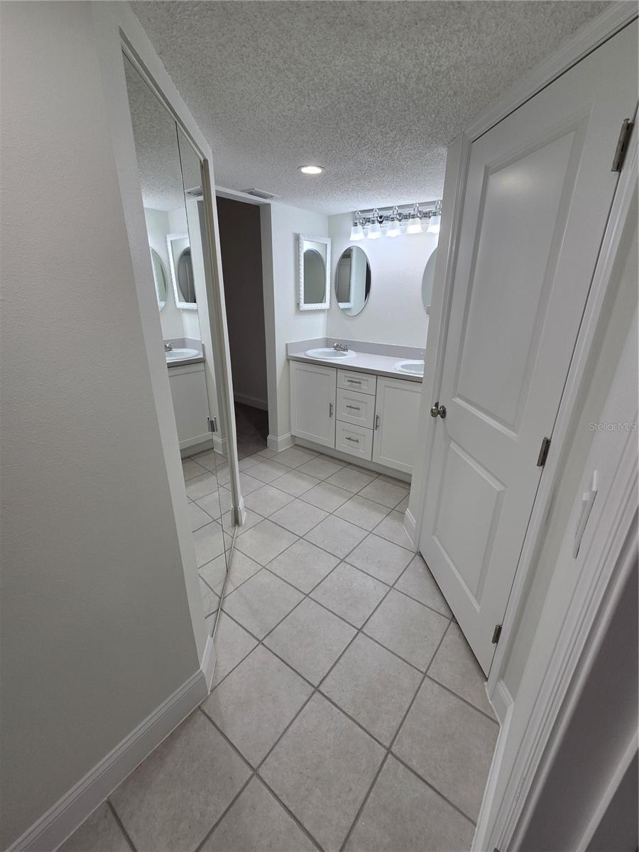 EDGEWATER MANOR - Residential