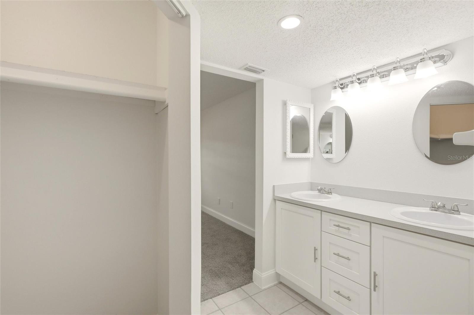 EDGEWATER MANOR - Residential