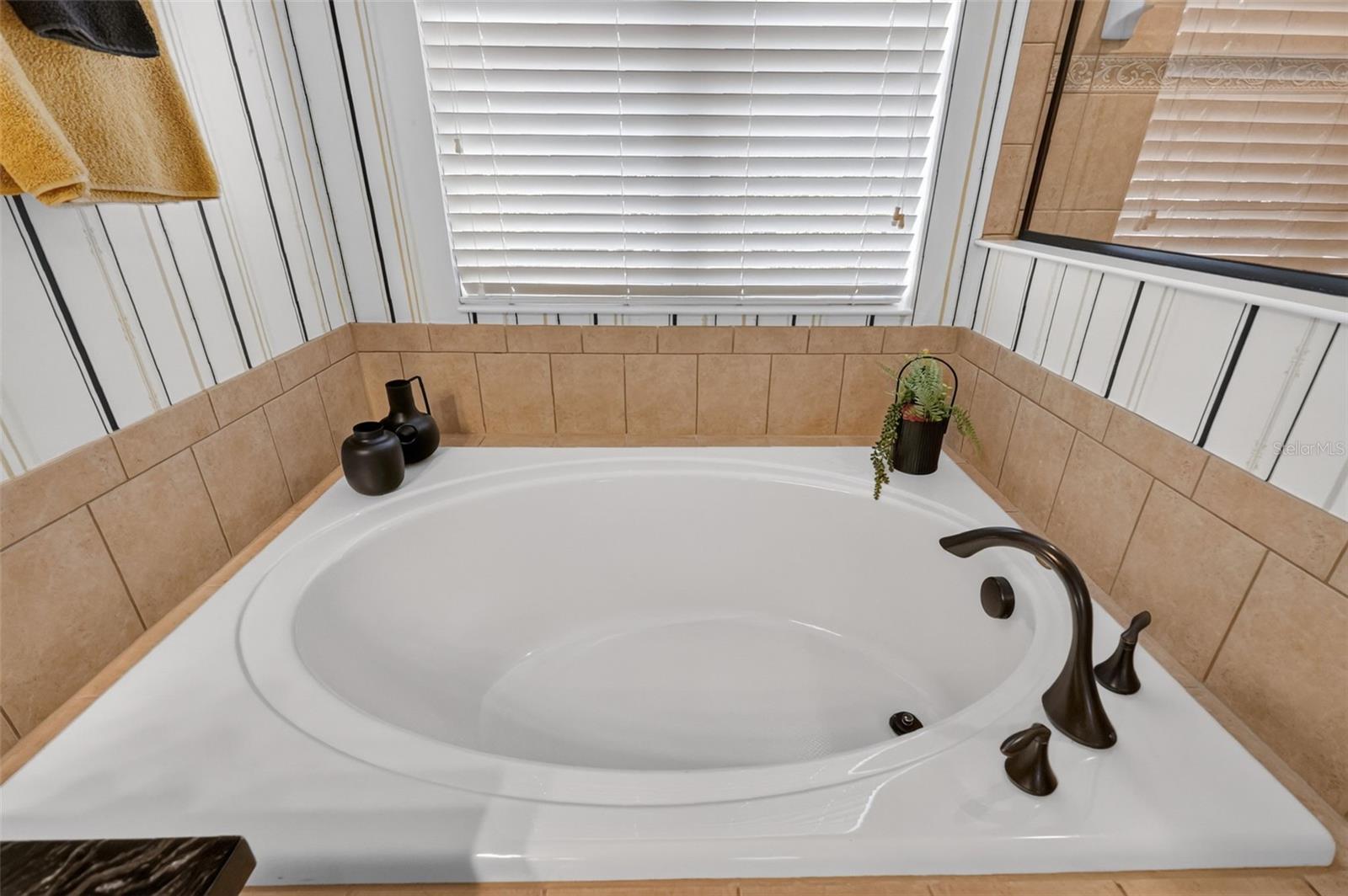 LOCH LEVEN ESTATES PH 05 - Residential