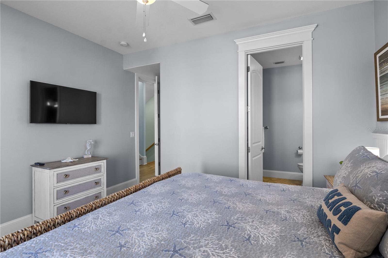 6906 HOLMES BLVD - Residential