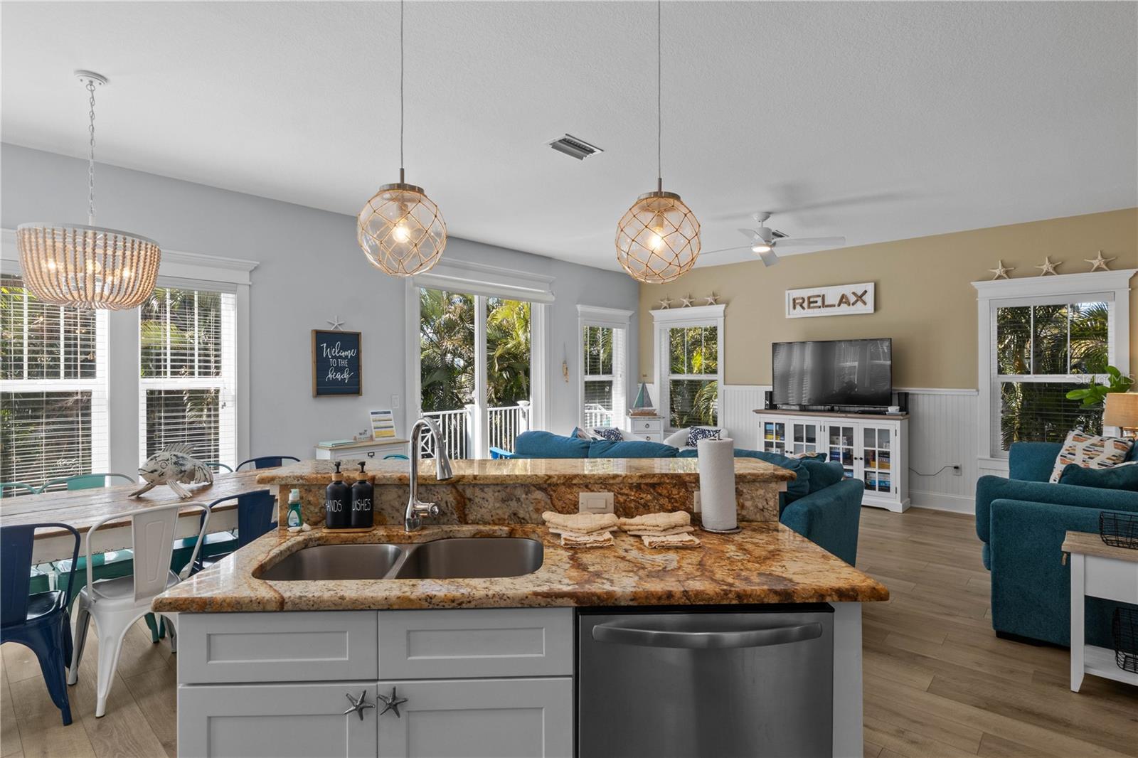 6906 HOLMES BLVD - Residential