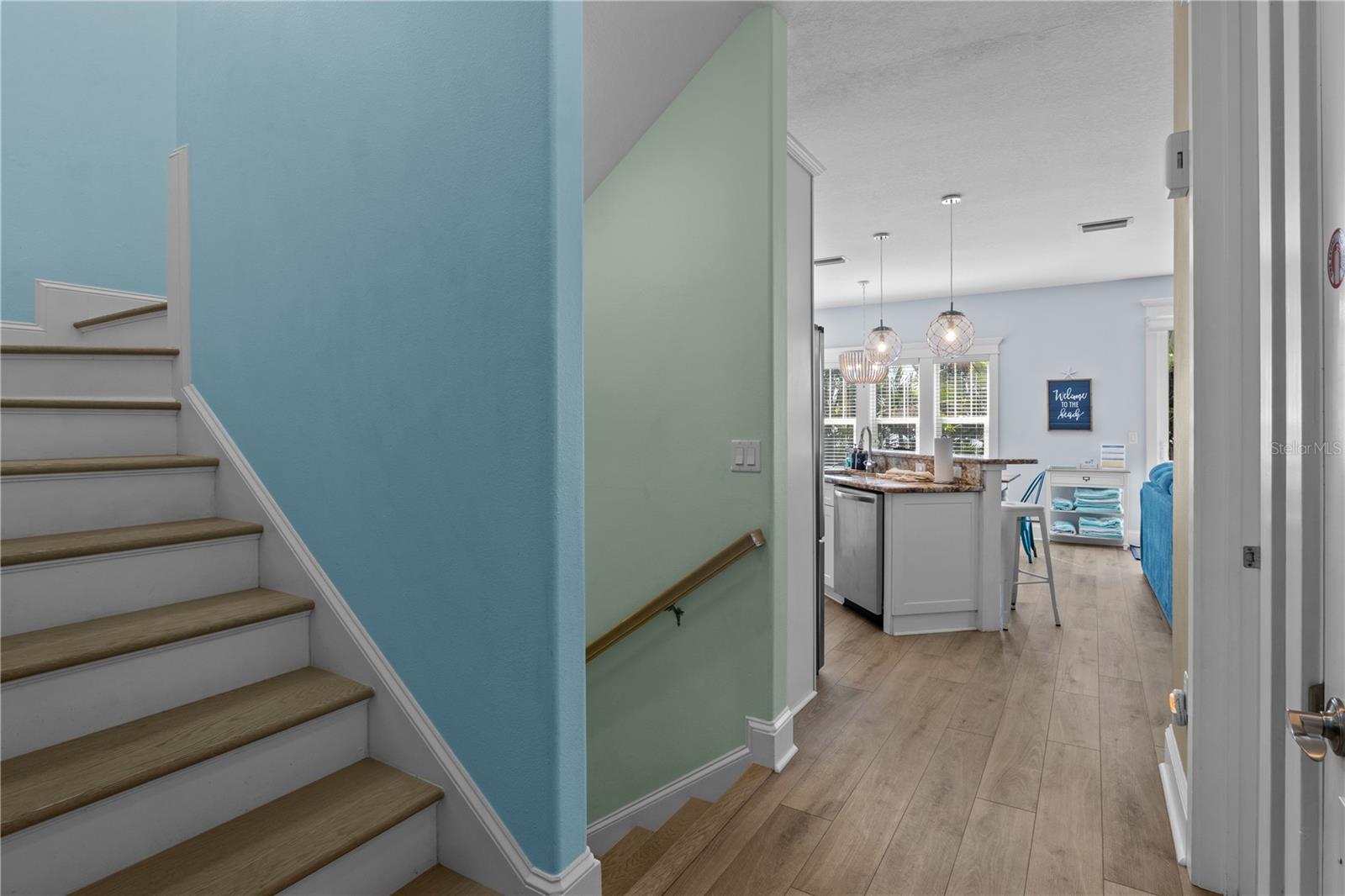 6906 HOLMES BLVD - Residential