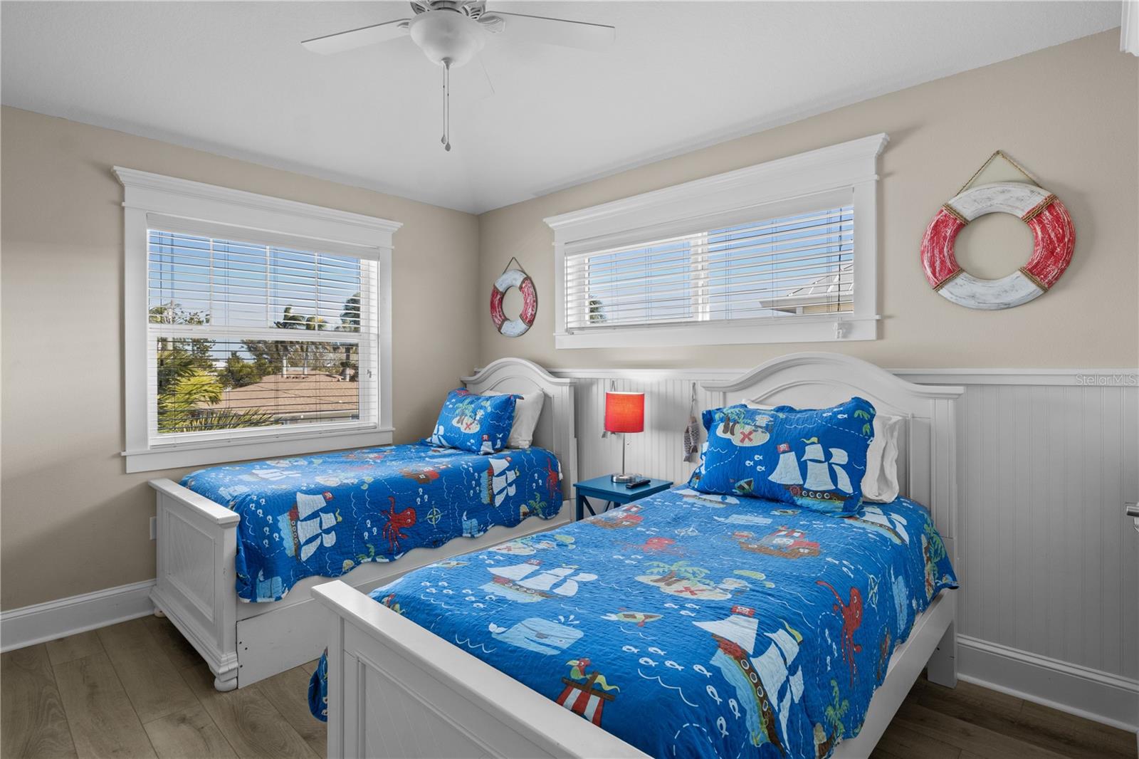 6906 HOLMES BLVD - Residential
