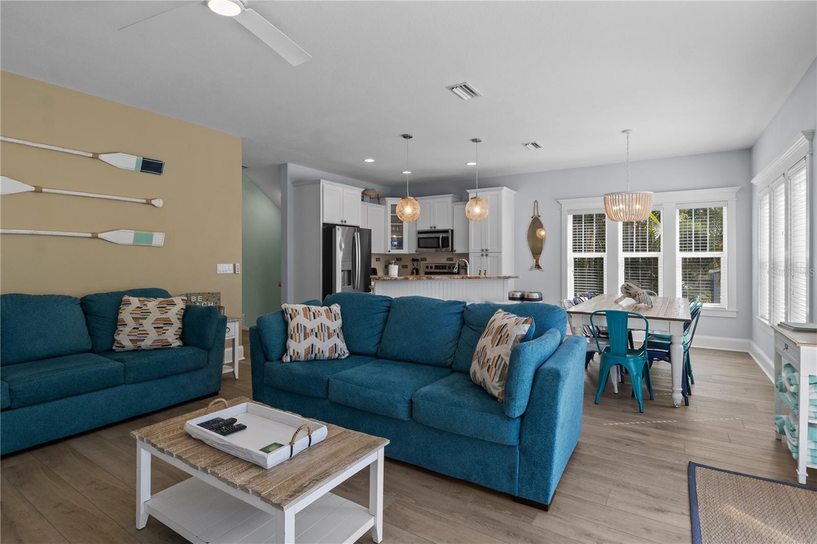 6906 HOLMES BLVD - Residential