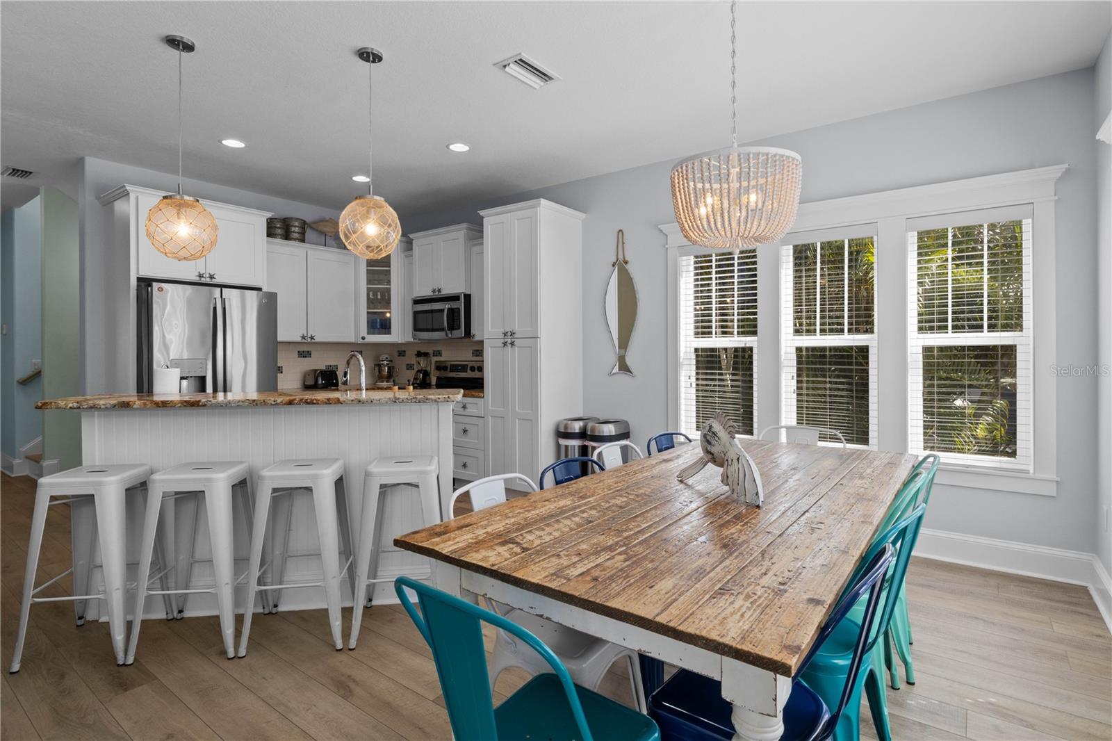 6906 HOLMES BLVD - Residential