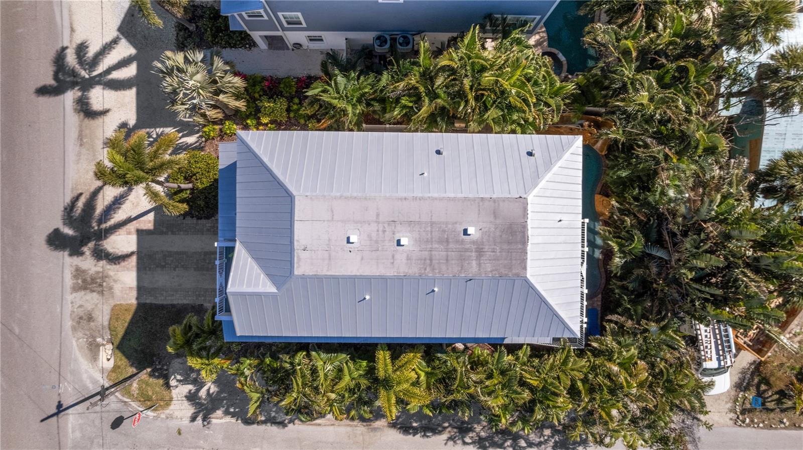 6906 HOLMES BLVD - Residential