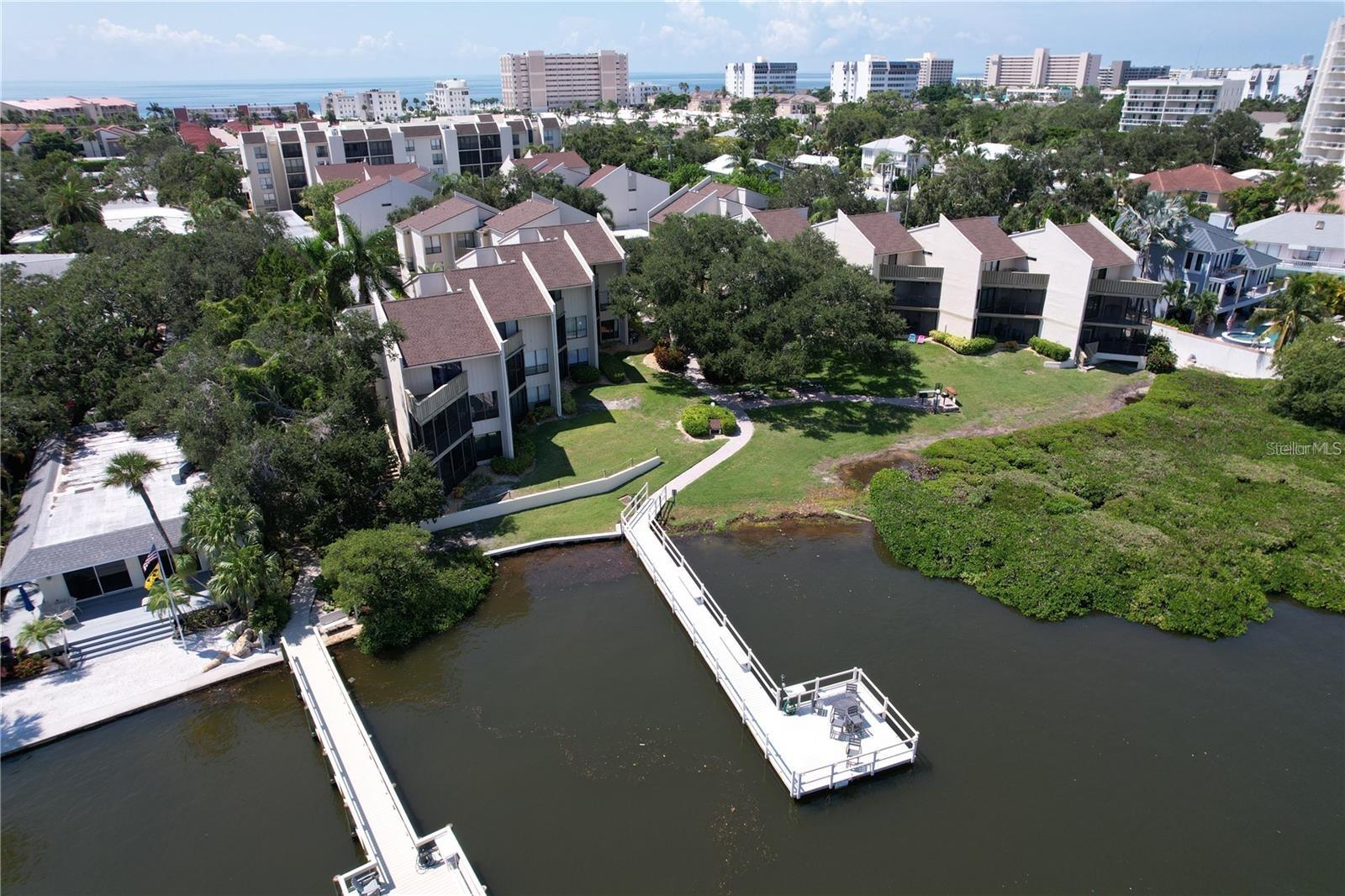 BAY OAKS - Residential
