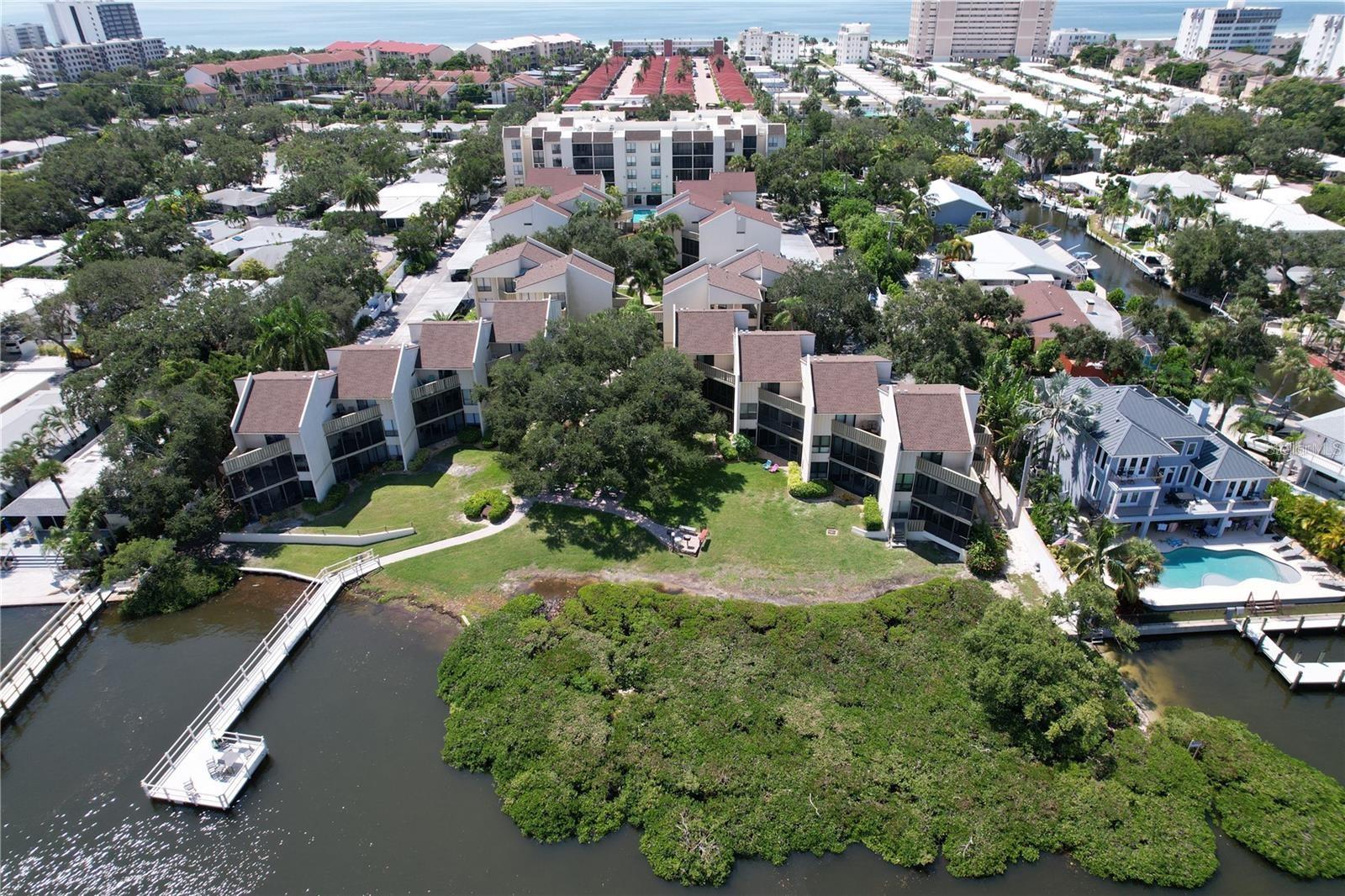BAY OAKS - Residential