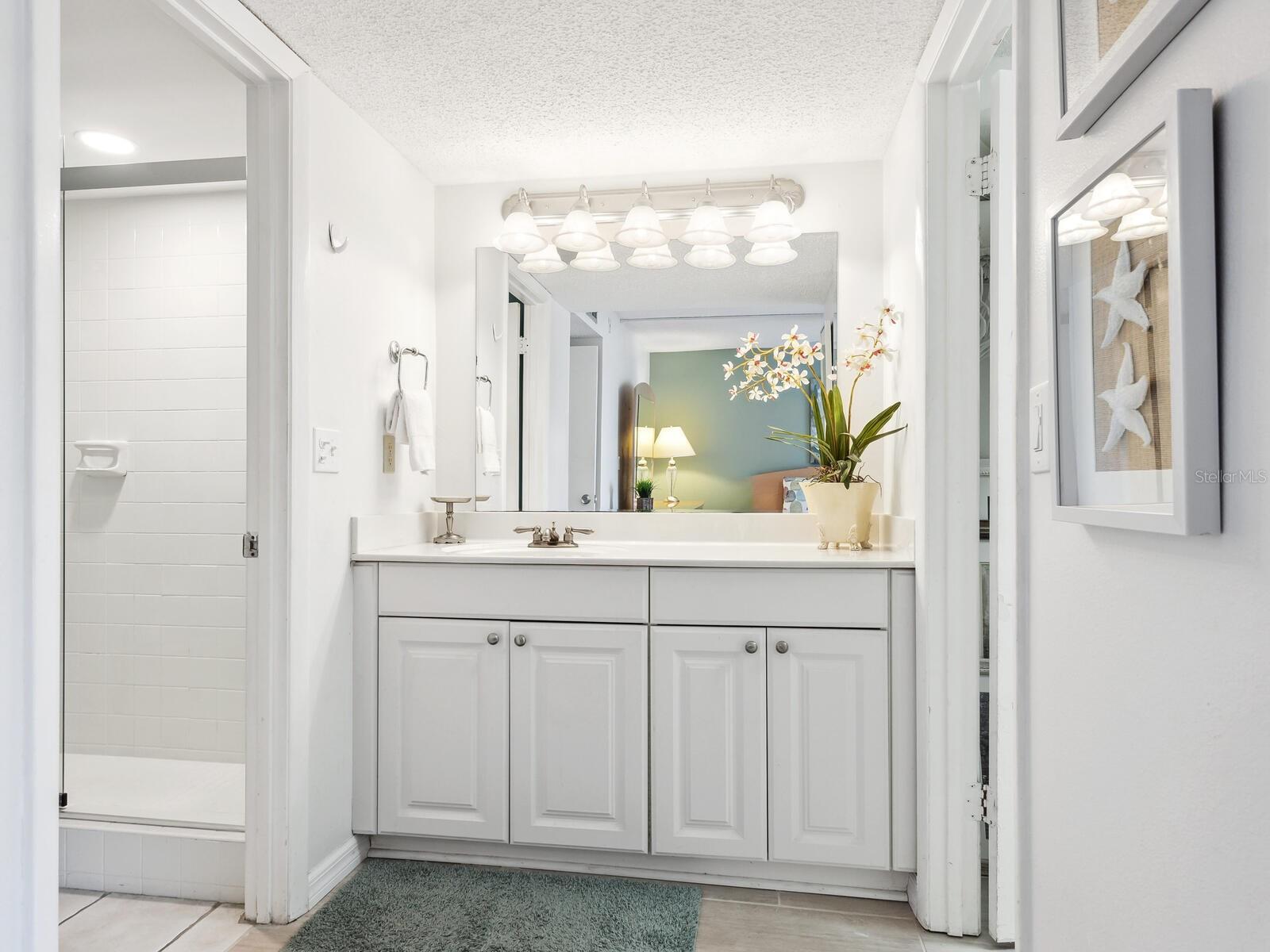 BAY OAKS - Residential