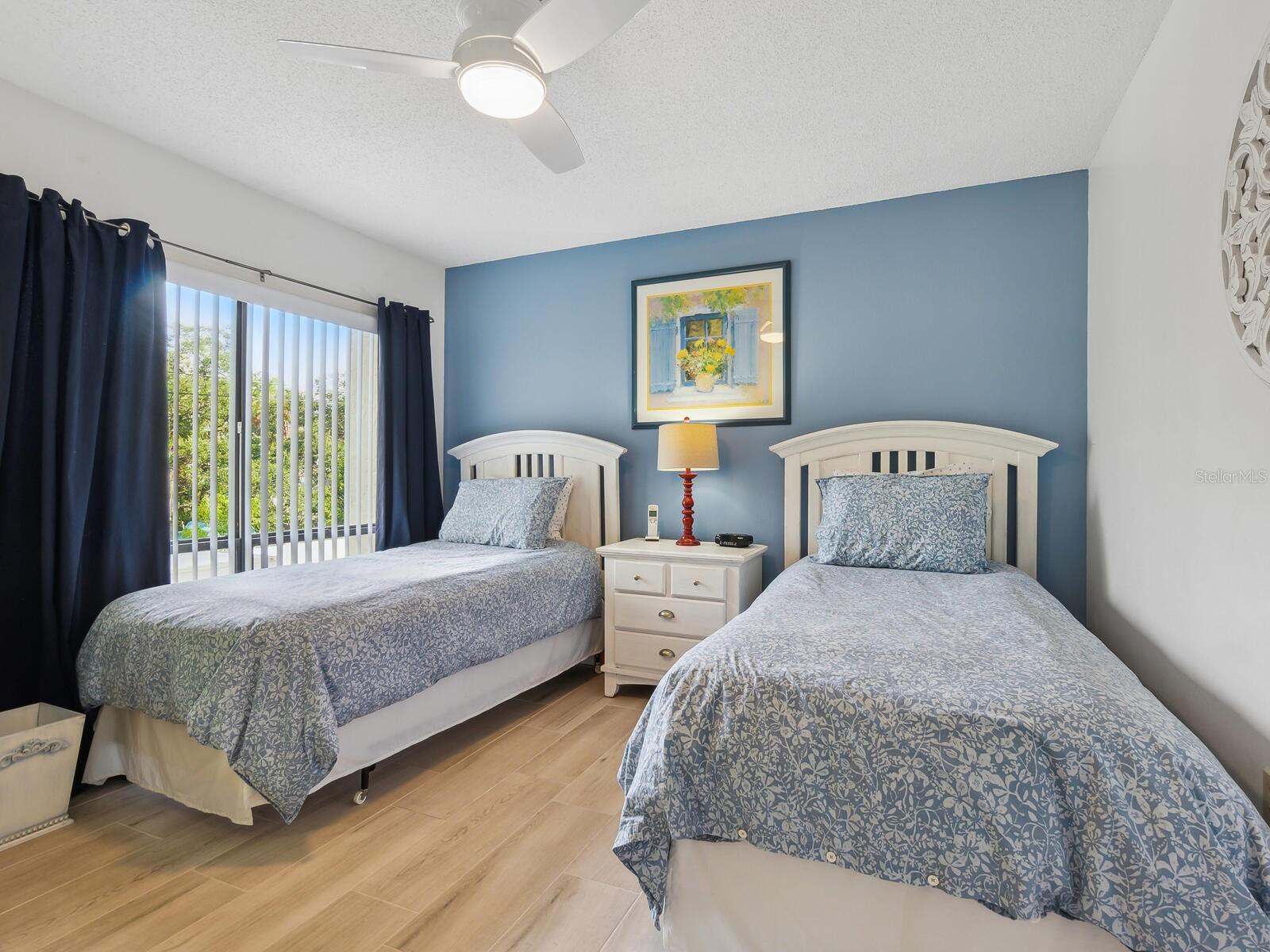 BAY OAKS - Residential