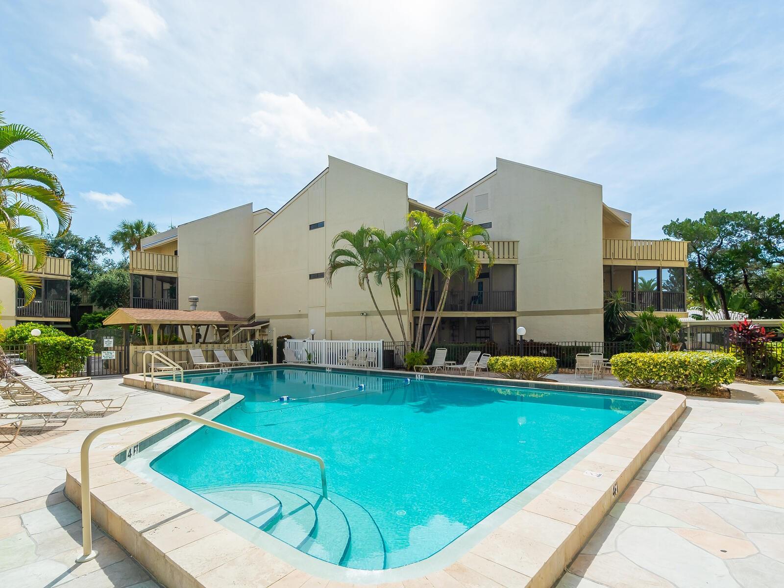 BAY OAKS - Residential