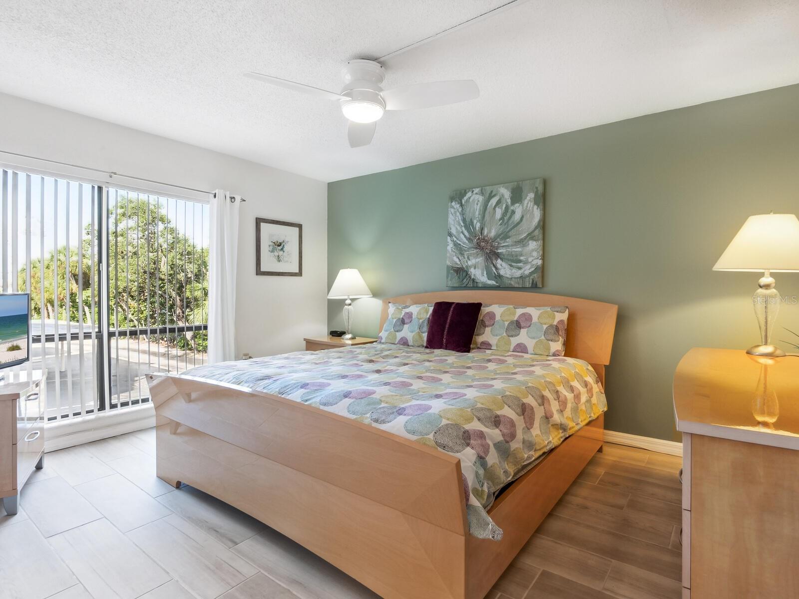 BAY OAKS - Residential