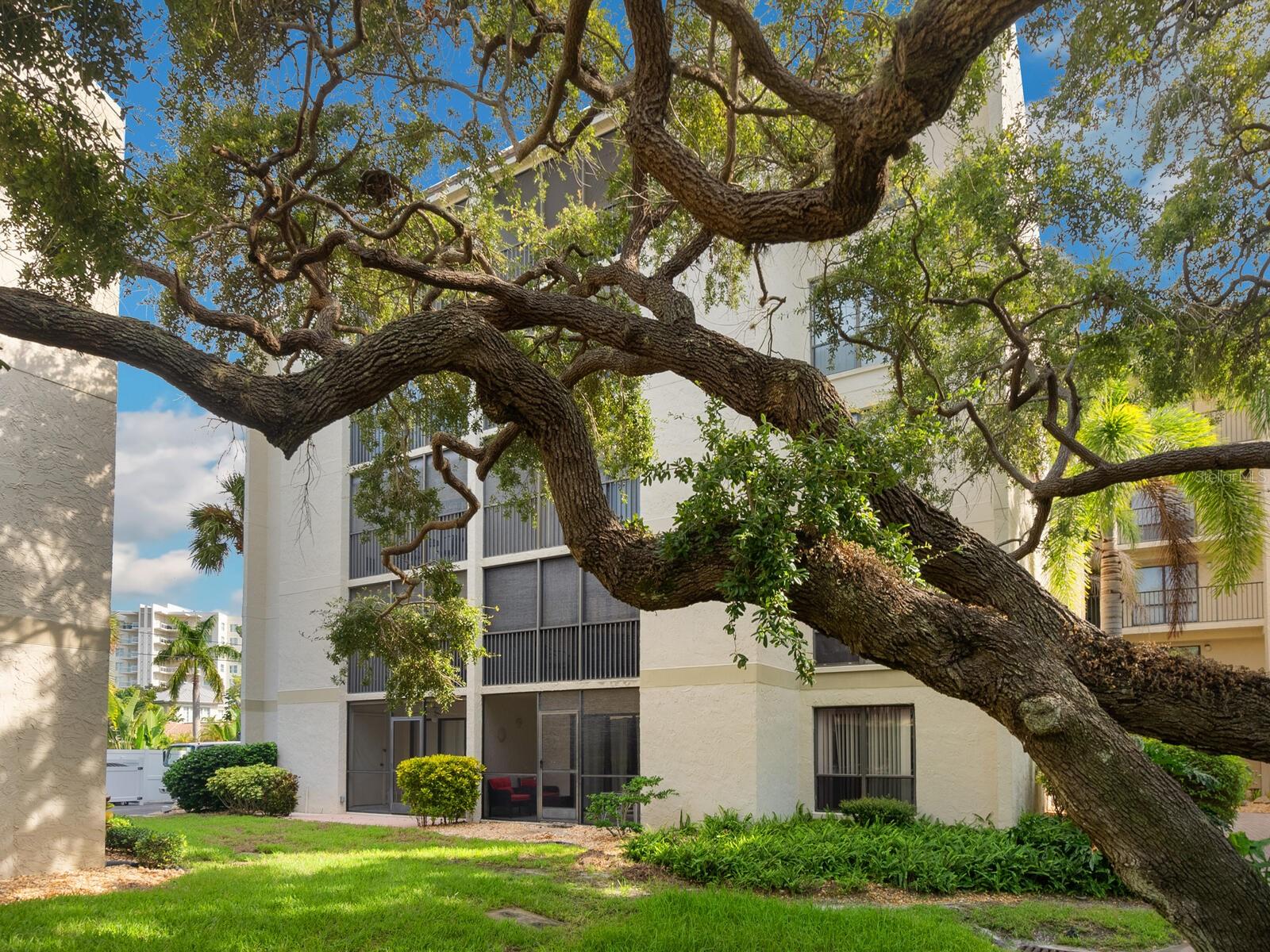 BAY OAKS - Residential