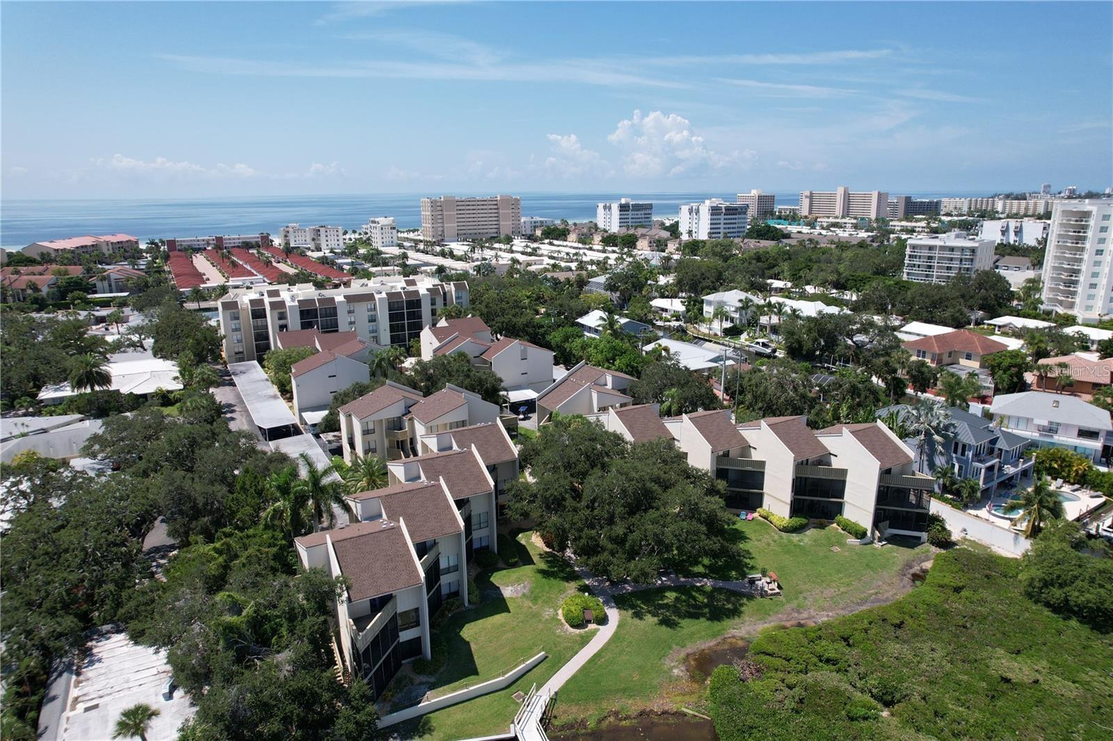 BAY OAKS - Residential
