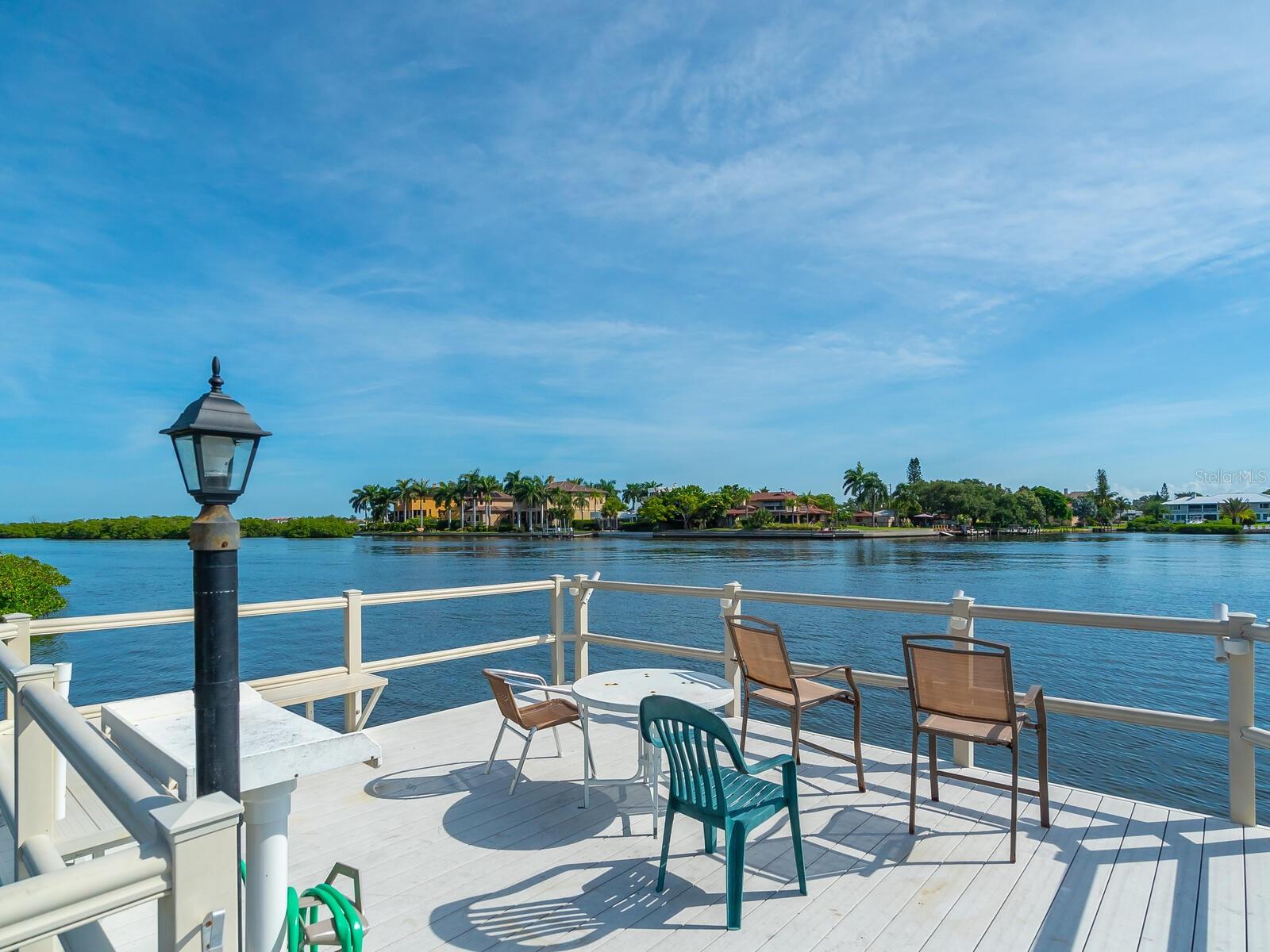 BAY OAKS - Residential