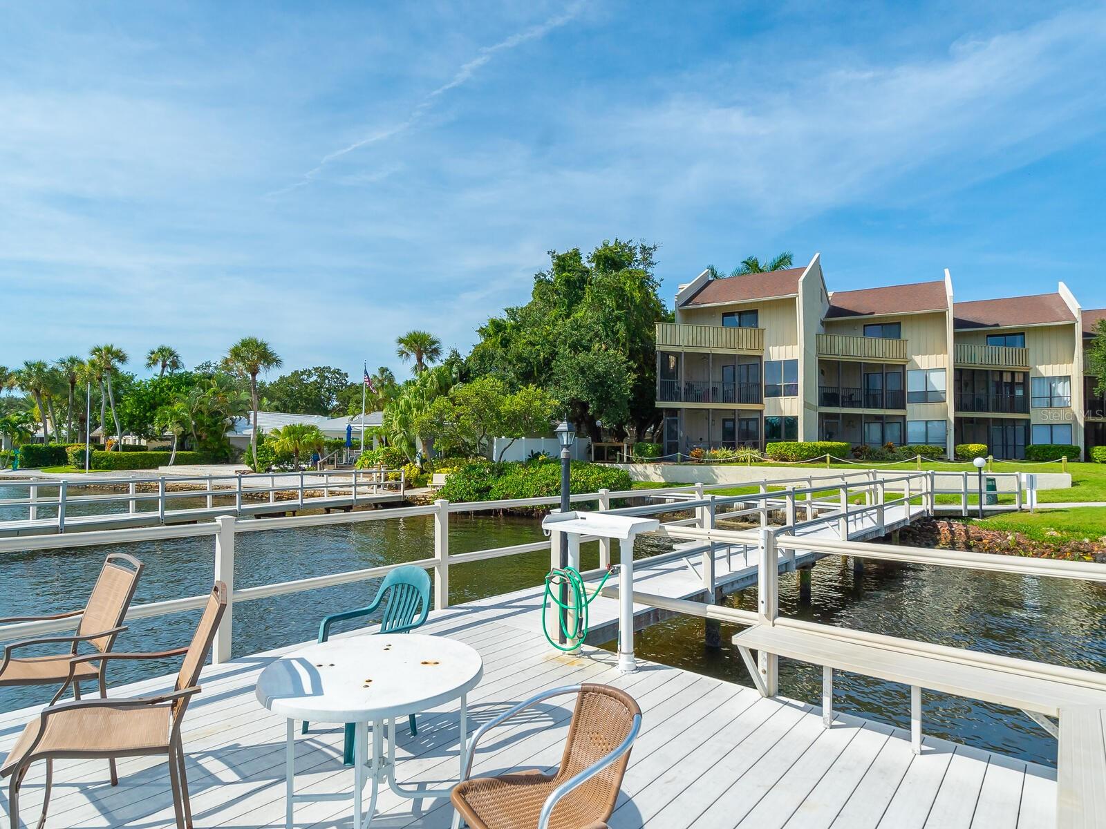 BAY OAKS - Residential