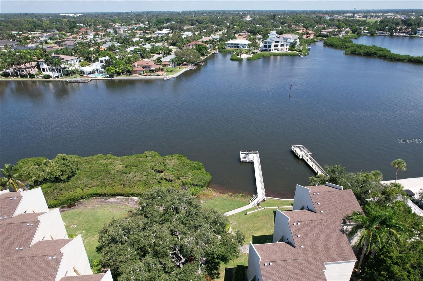 BAY OAKS - Residential