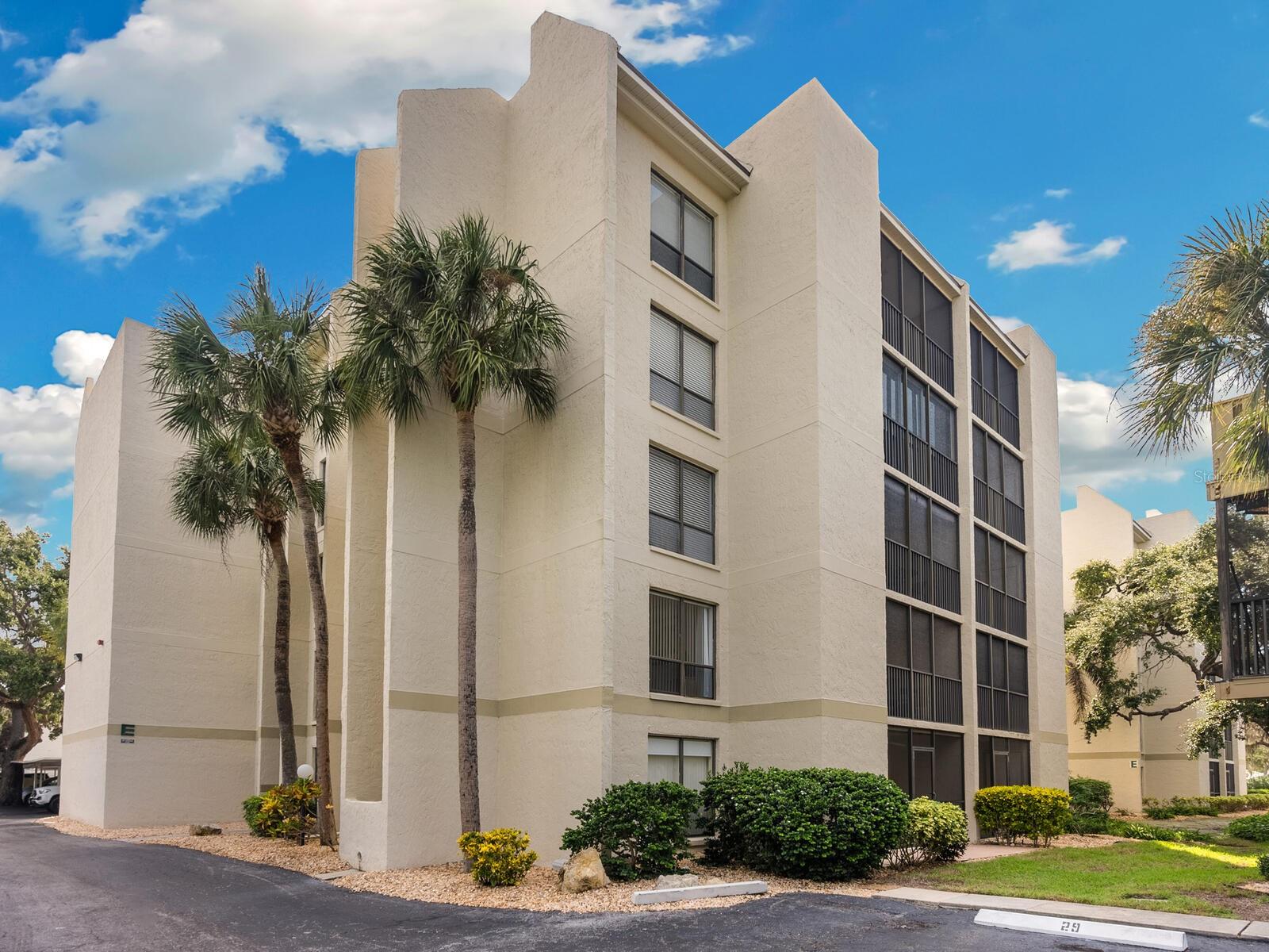 BAY OAKS - Residential
