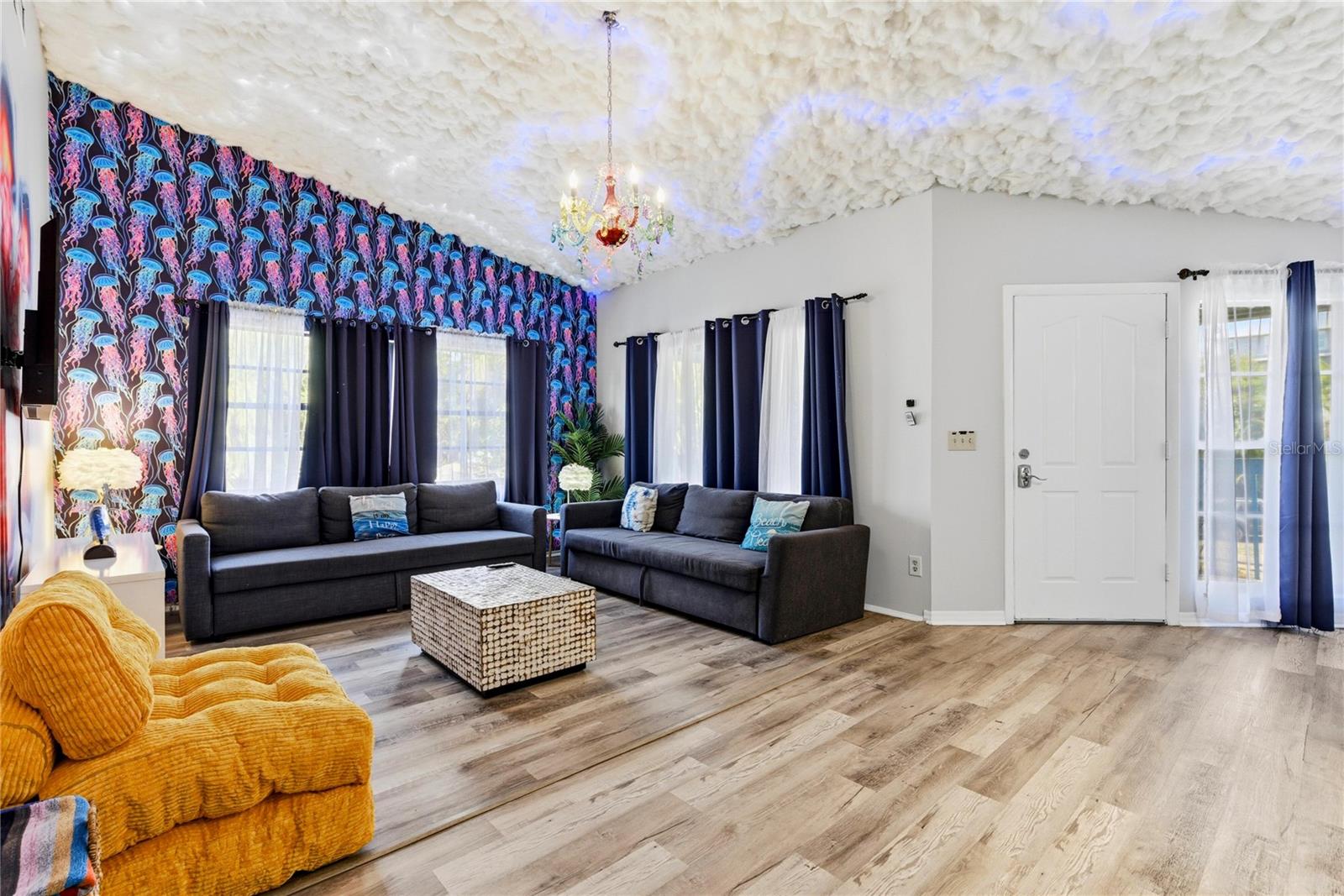 SARASOTA BEACH - Residential Income