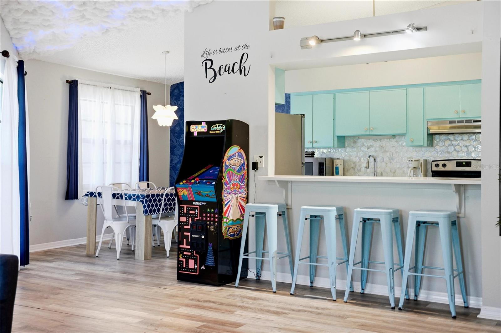 SARASOTA BEACH - Residential Income
