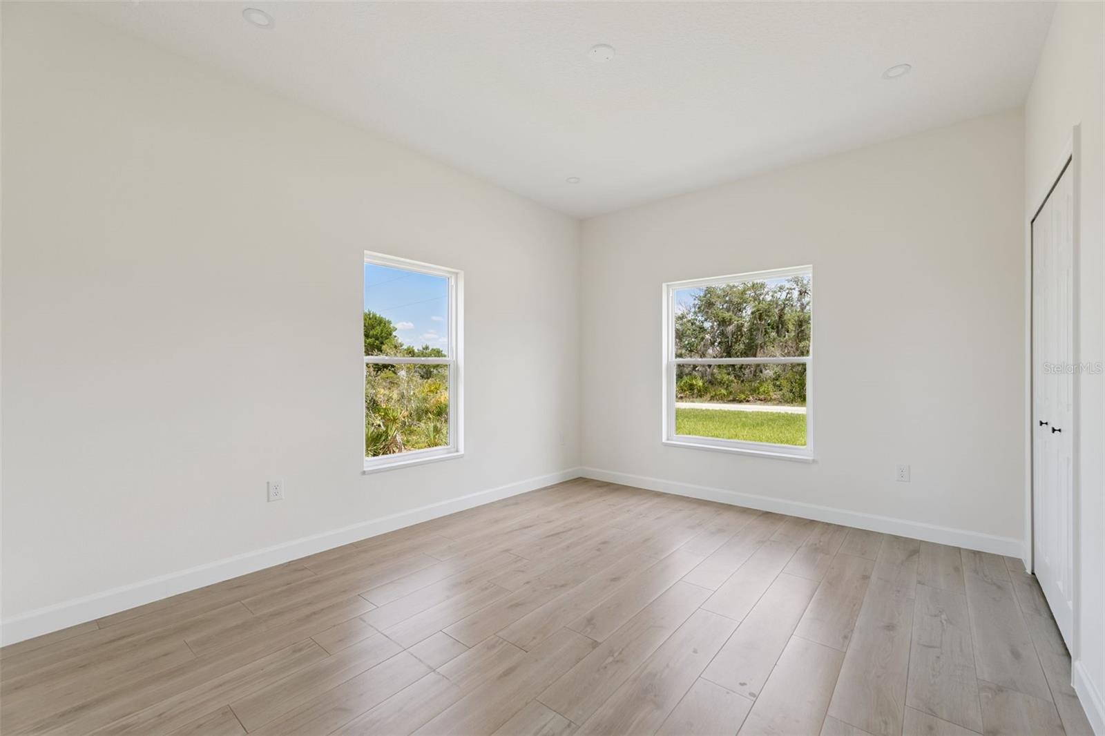 SUN N LAKE - Residential Lease