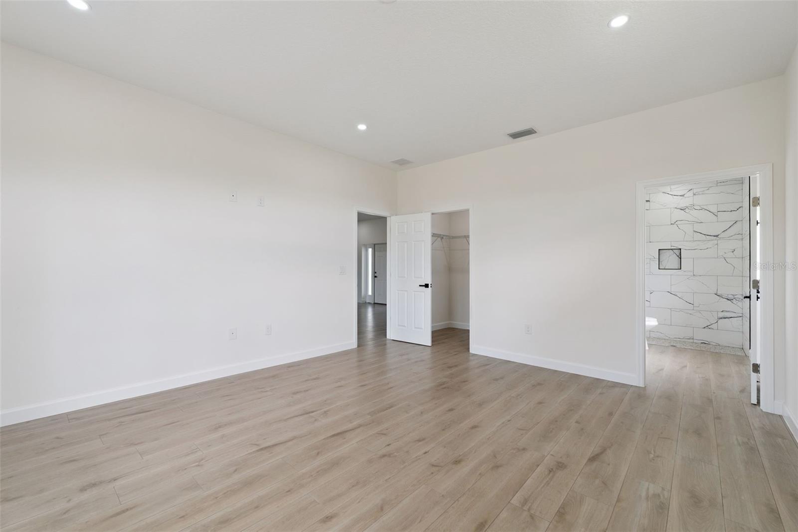 SUN N LAKE - Residential Lease