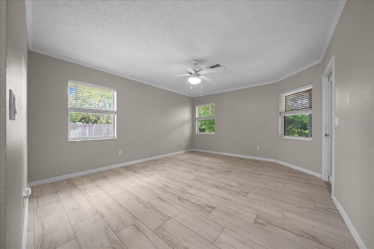 KINGS COURT FIRST ADD - Residential