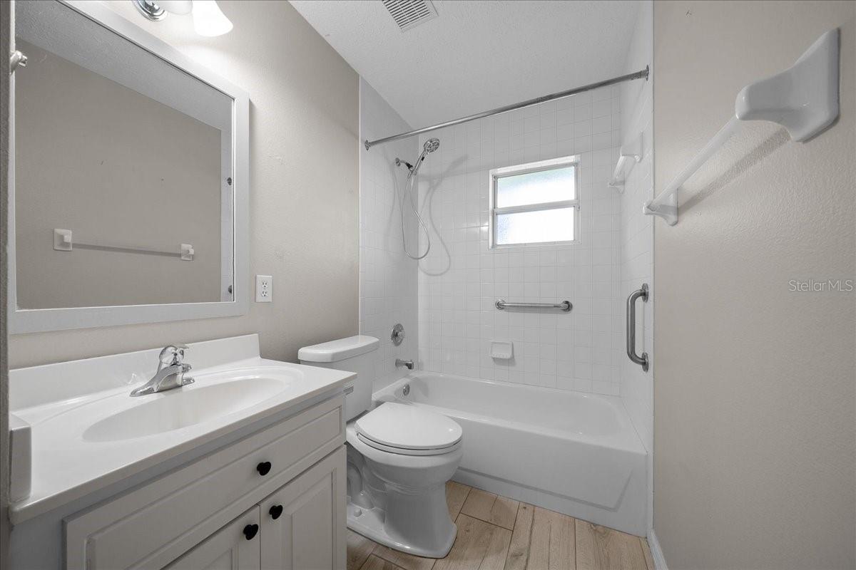 KINGS COURT FIRST ADD - Residential