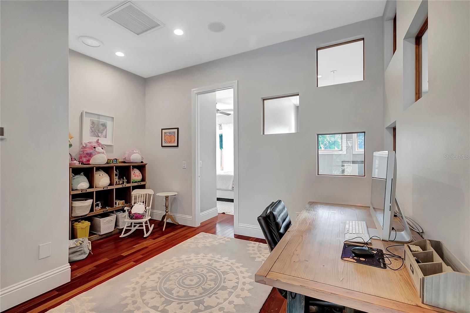 SANCTUARY ON LIVINGSTON PH 02 - Residential