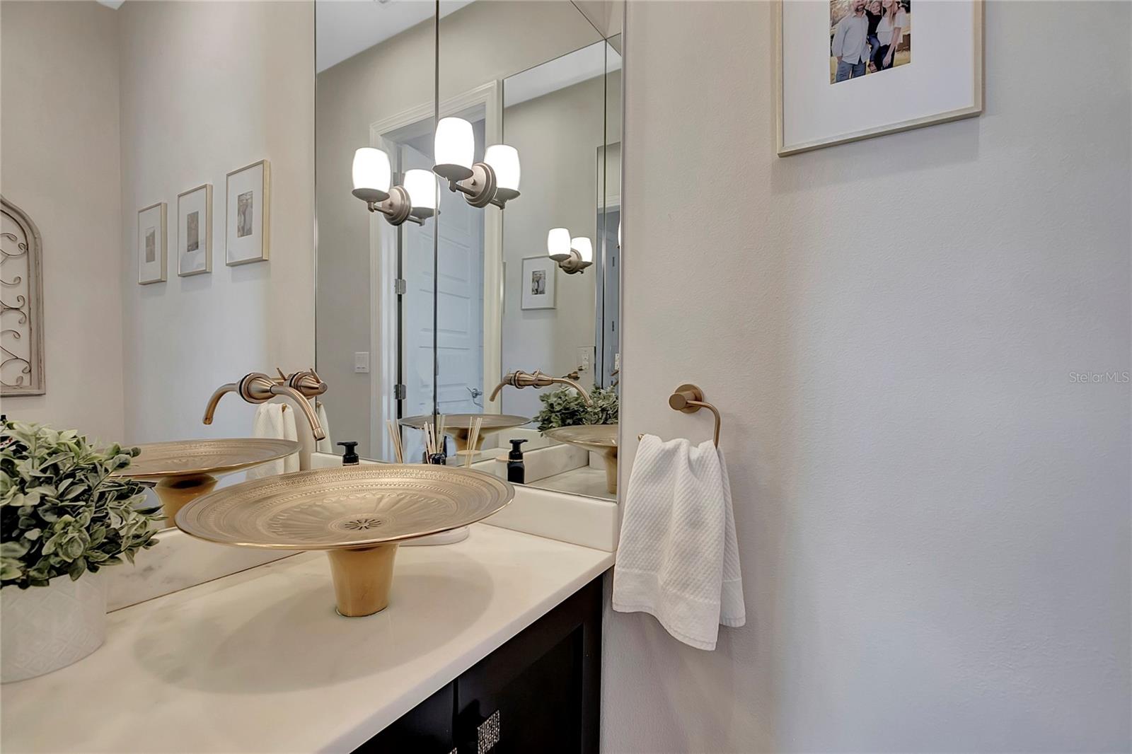 SANCTUARY ON LIVINGSTON PH 02 - Residential
