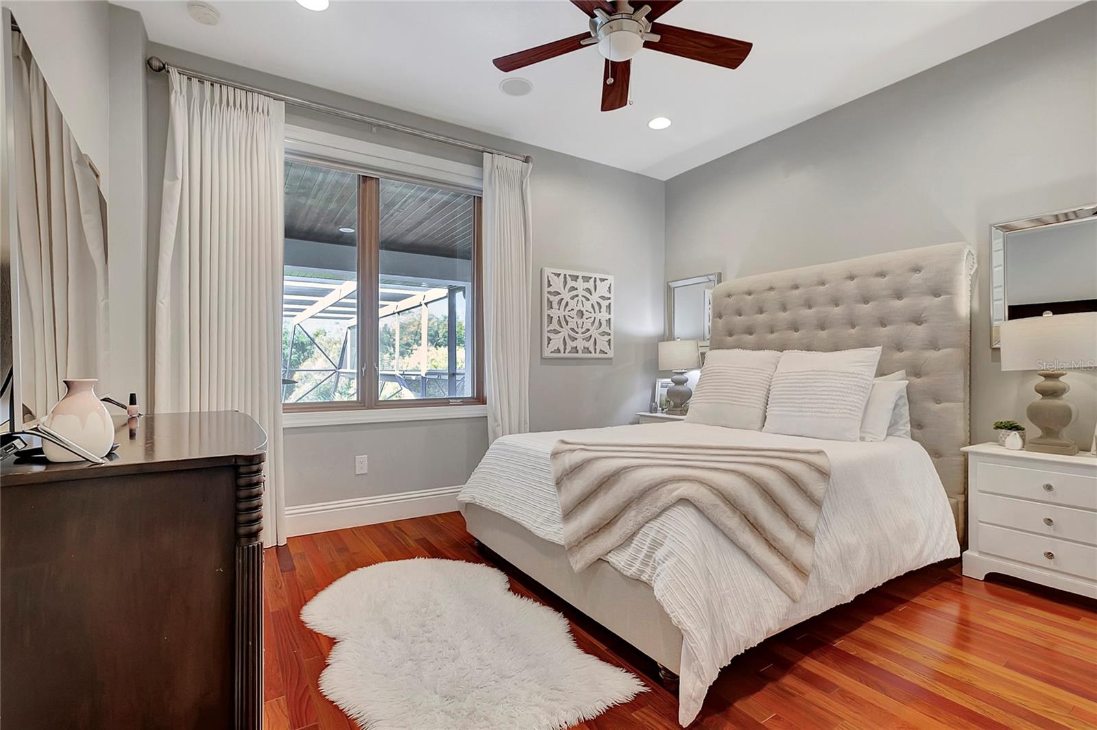SANCTUARY ON LIVINGSTON PH 02 - Residential