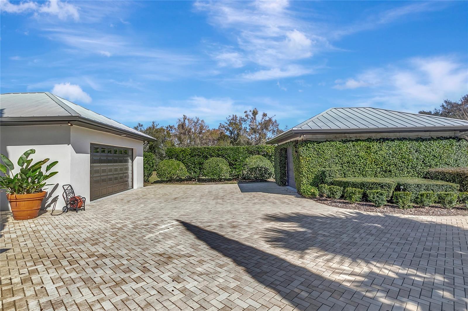 SANCTUARY ON LIVINGSTON PH 02 - Residential