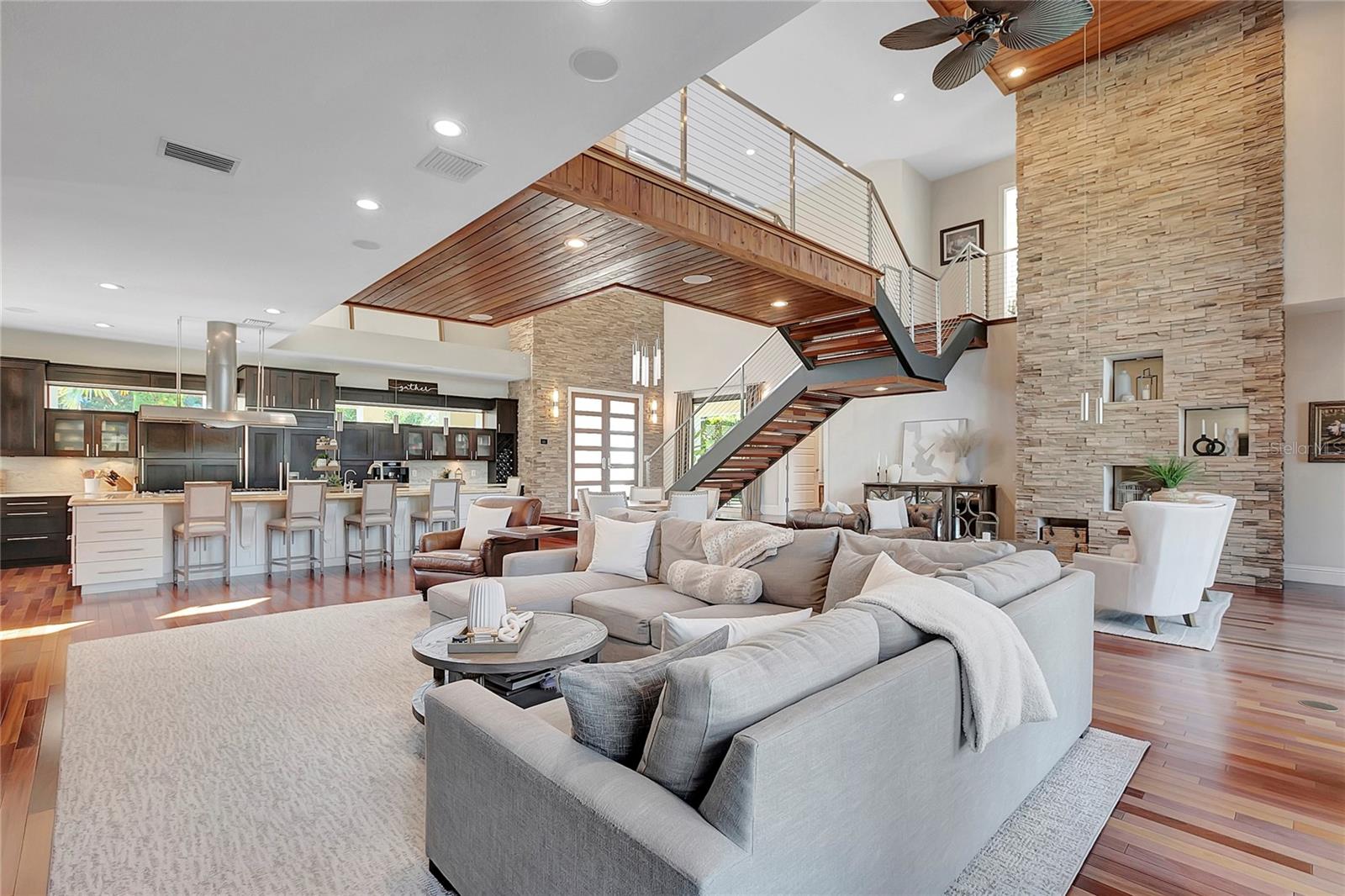 SANCTUARY ON LIVINGSTON PH 02 - Residential