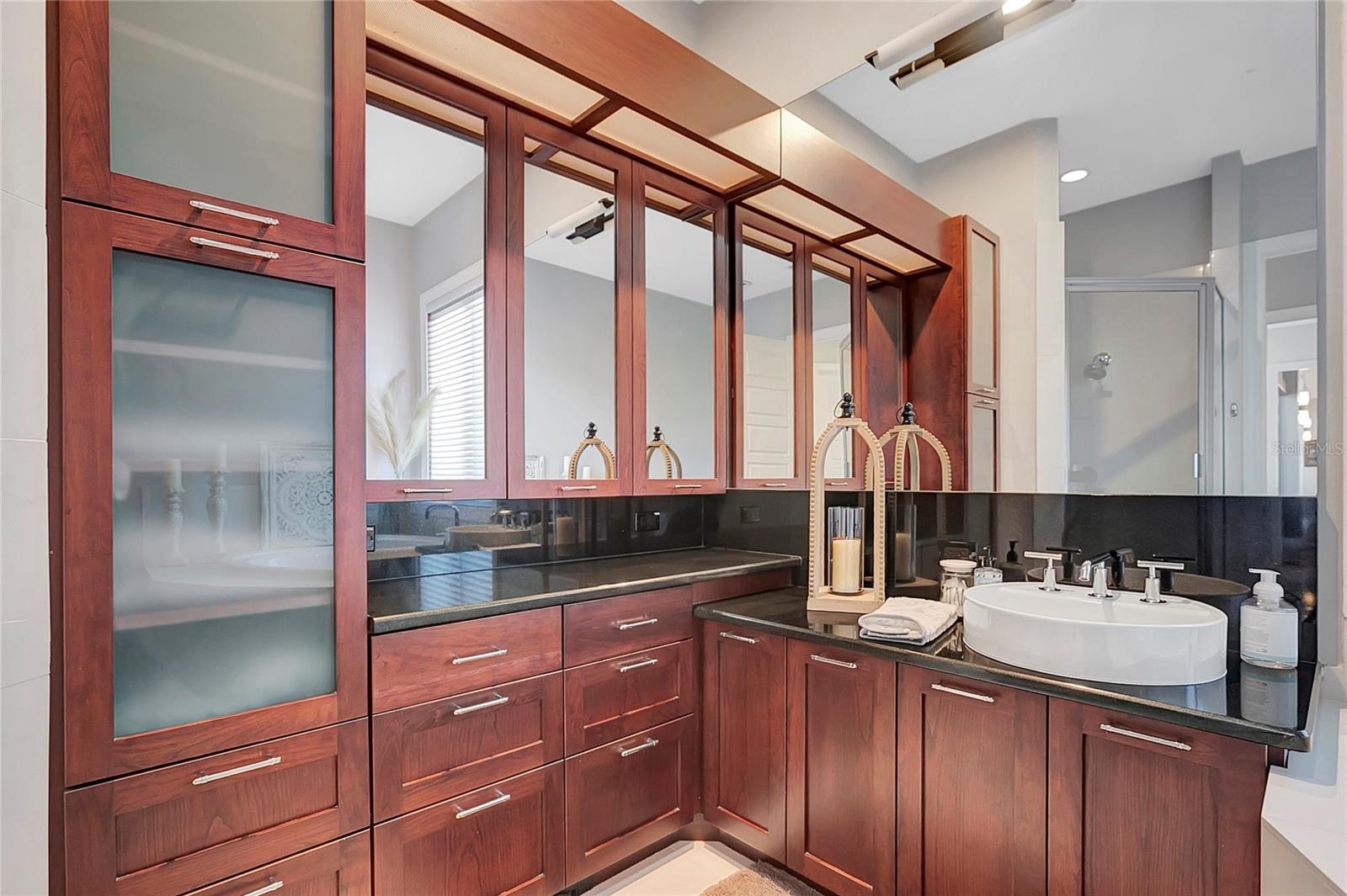 SANCTUARY ON LIVINGSTON PH 02 - Residential