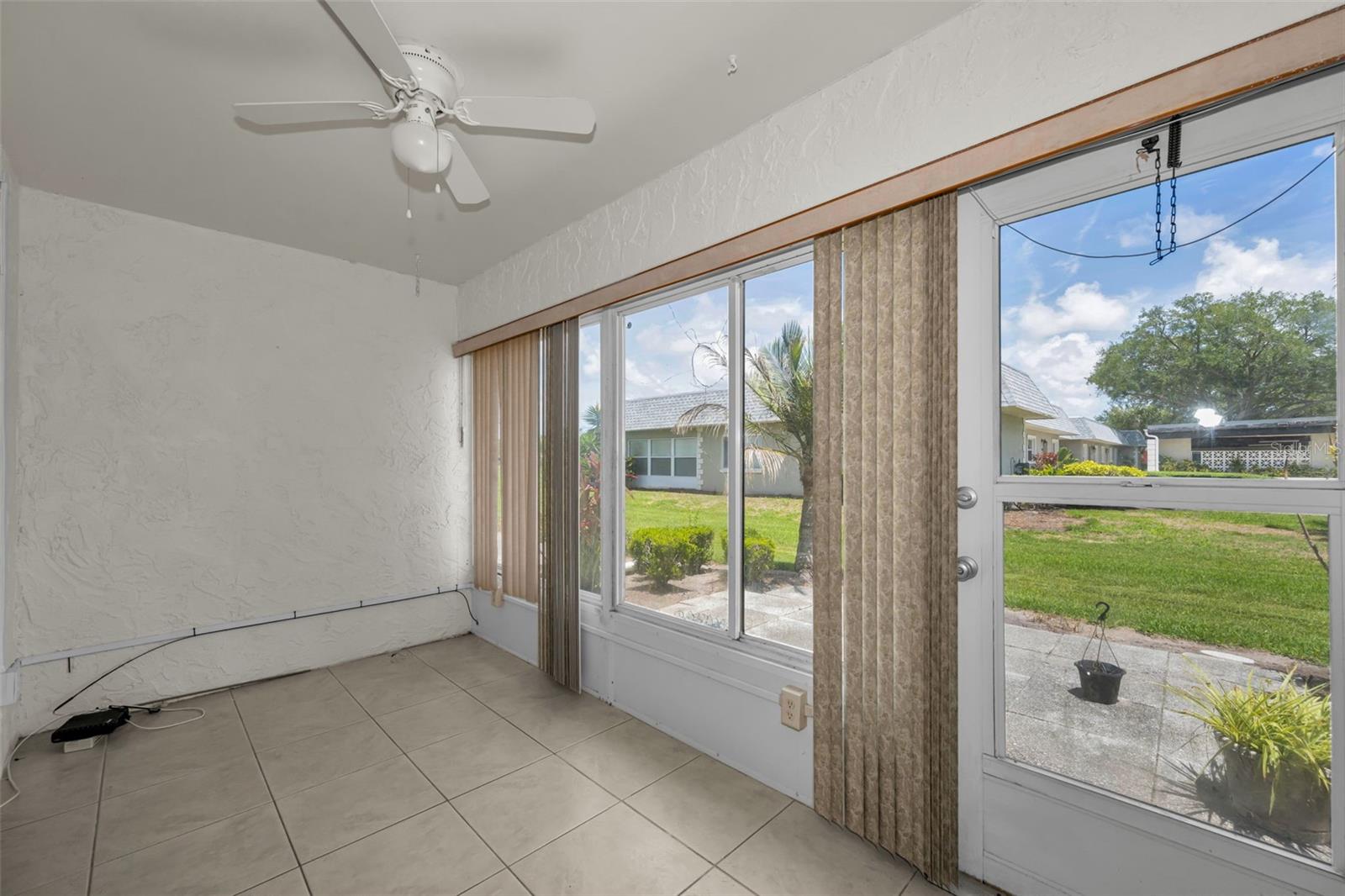 07 SPGS VILLAS CONDO - Residential Lease