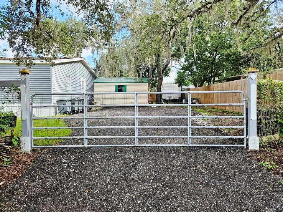 MOON LAKE ESTATES - Residential