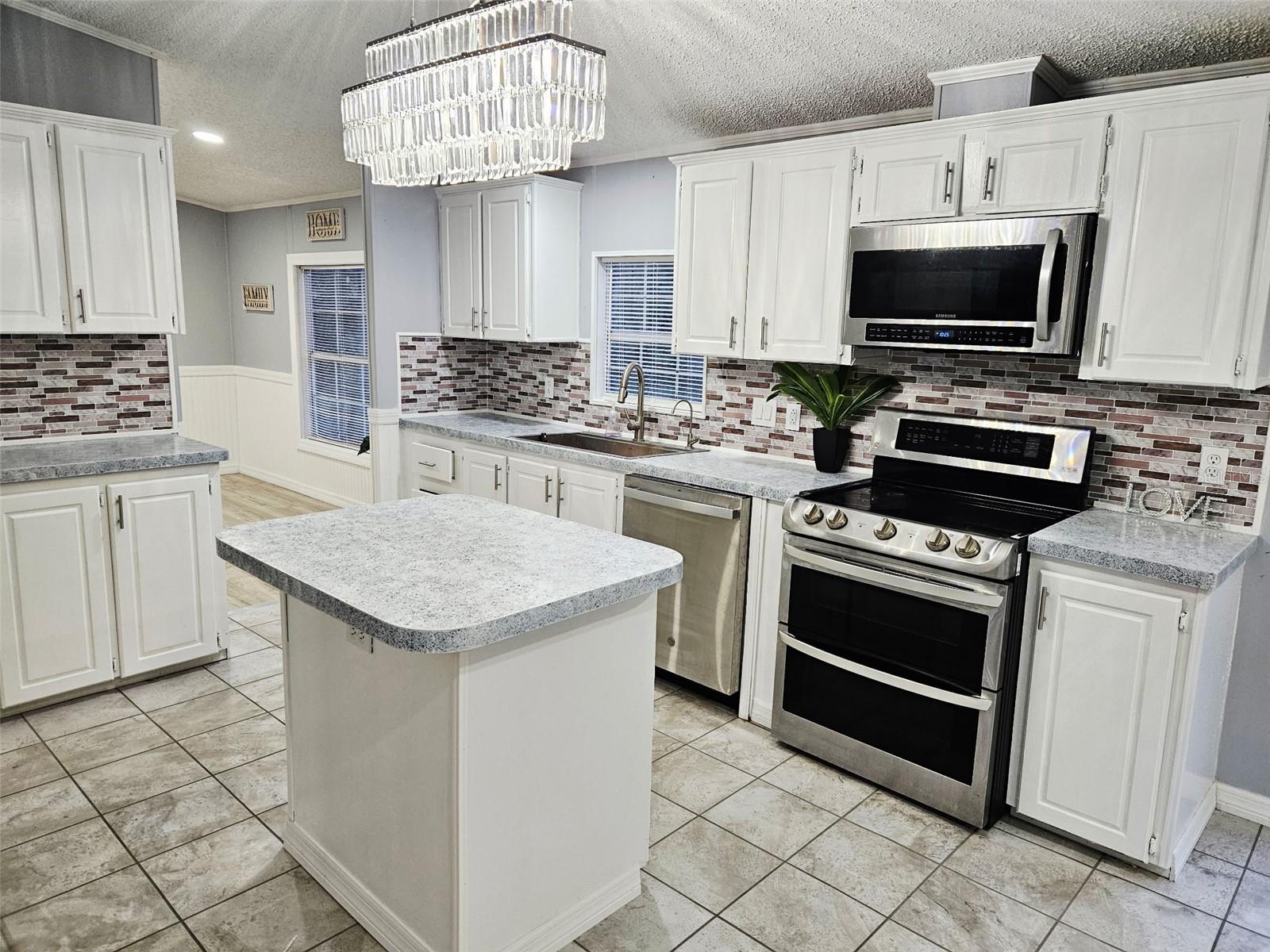MOON LAKE ESTATES - Residential