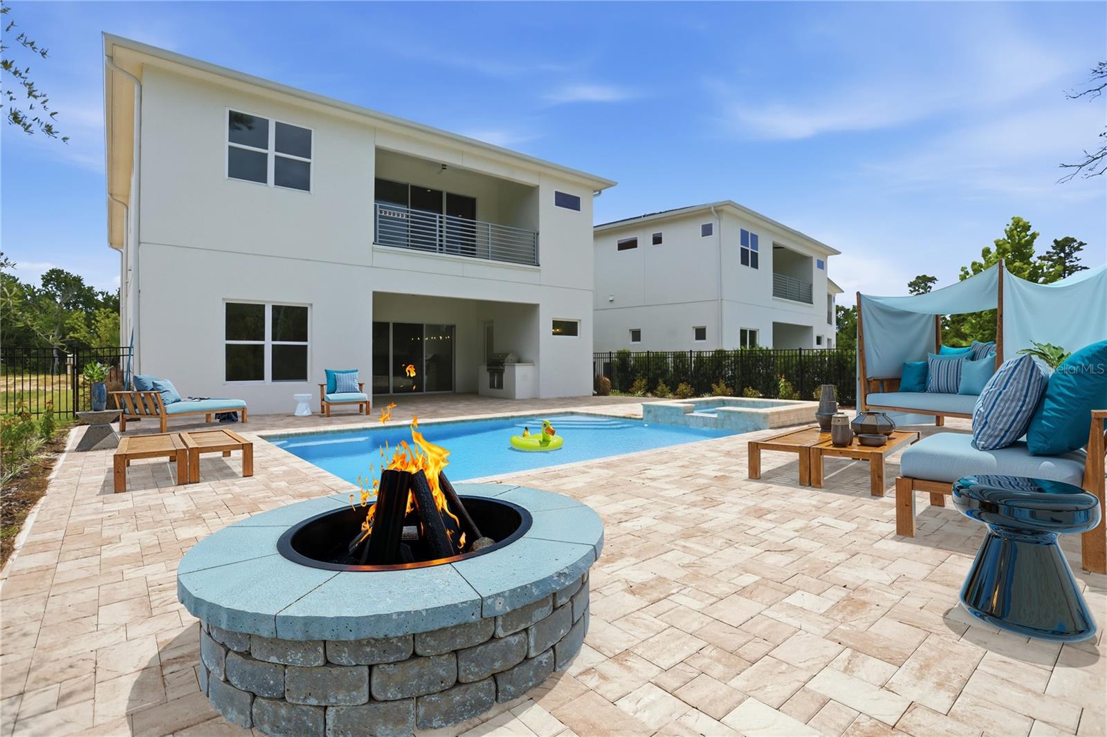 REUNION - Residential