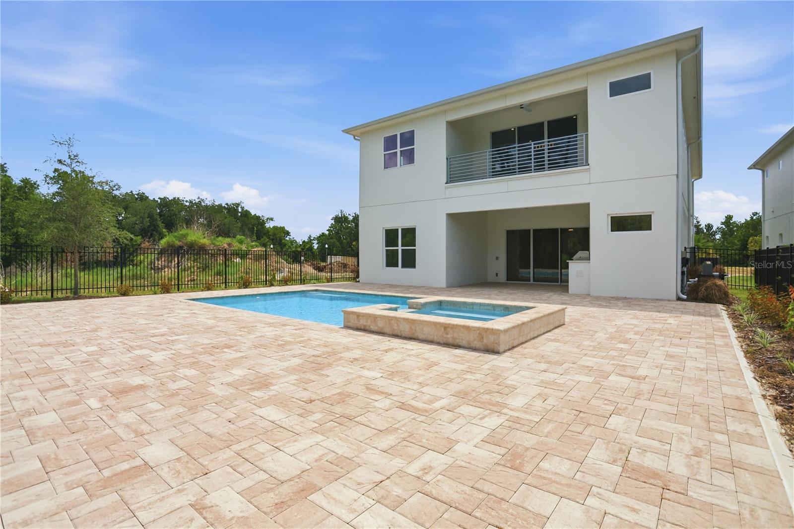 REUNION - Residential