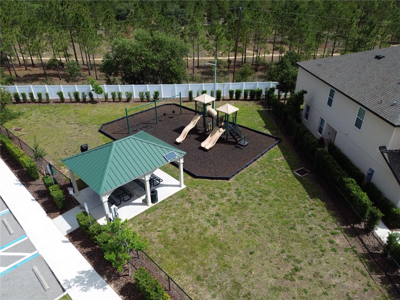 HAMLETS/TAVARES - Residential