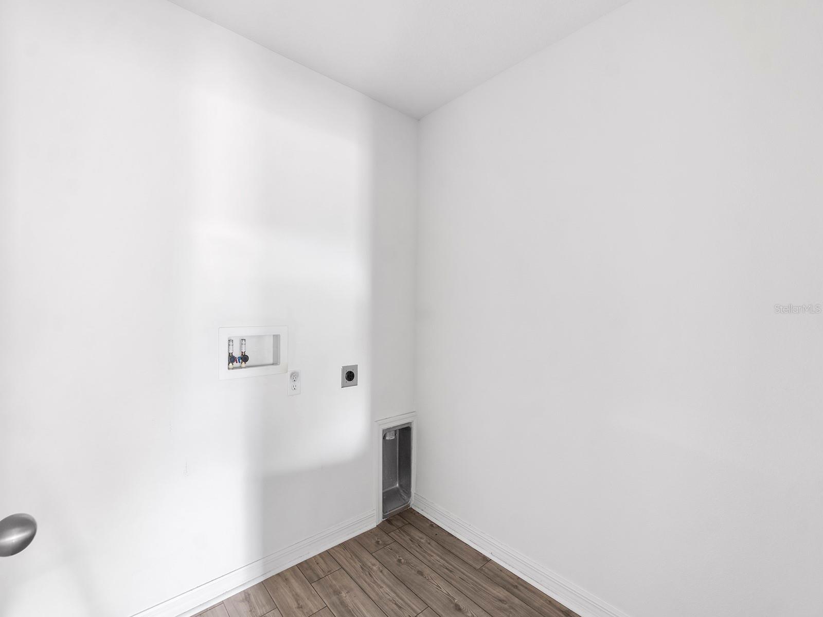 HAMLETS/TAVARES - Residential