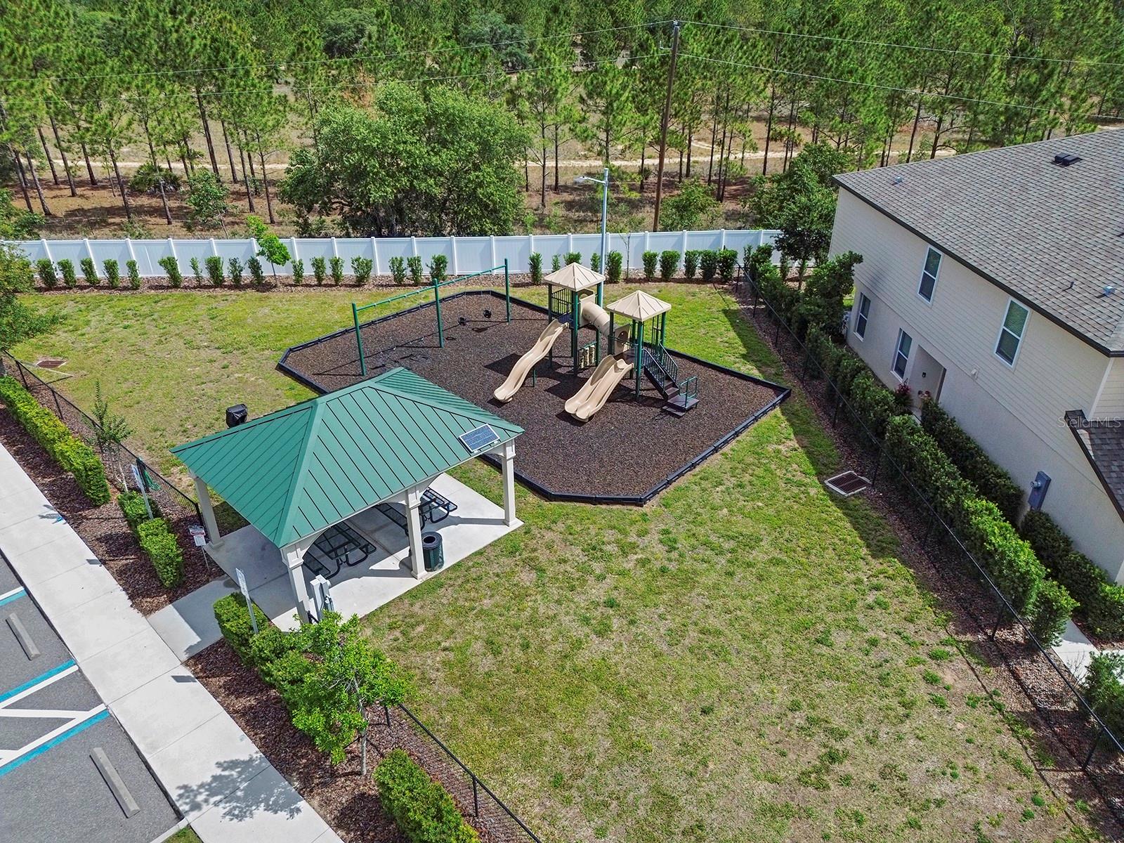 HAMLETS/TAVARES - Residential