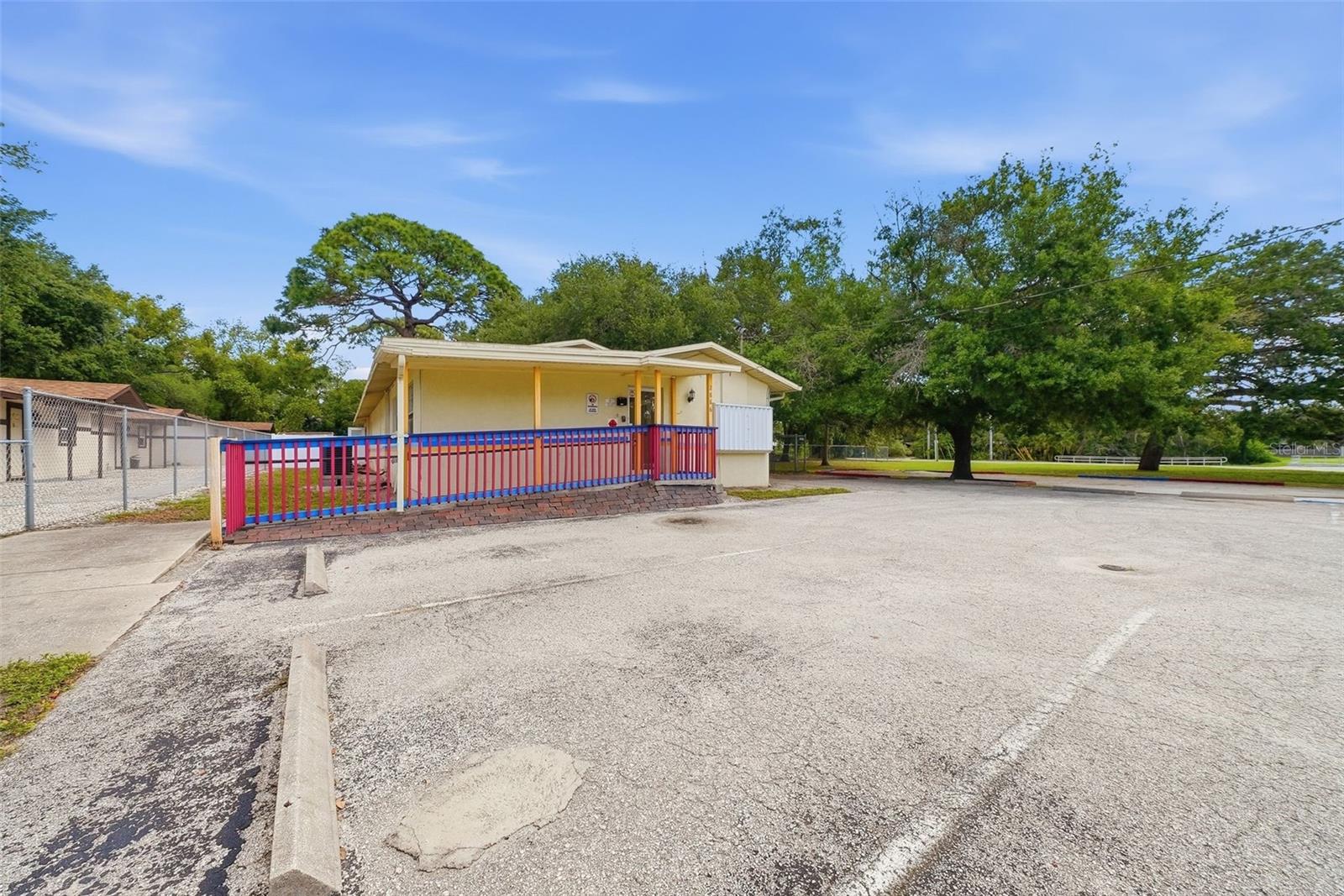 LAURAS LITTLE FARMS - Residential