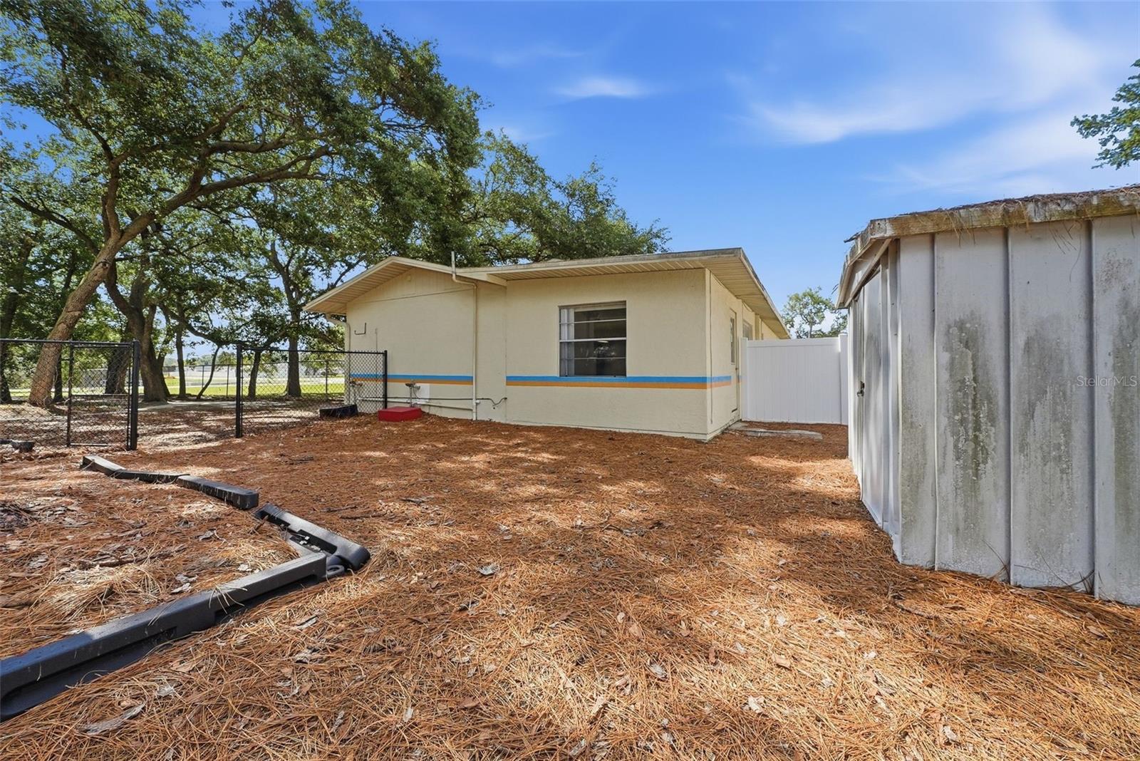 LAURAS LITTLE FARMS - Residential