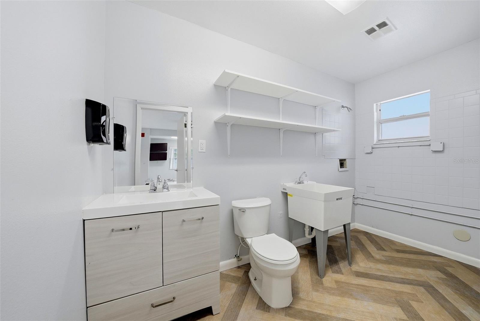LAURAS LITTLE FARMS - Residential