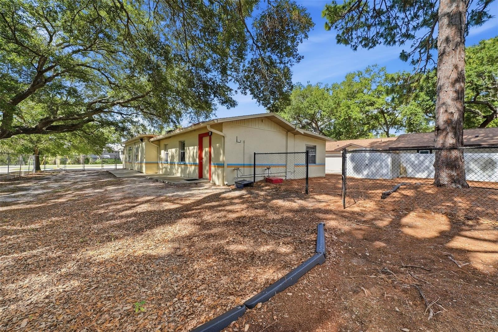 LAURAS LITTLE FARMS - Residential