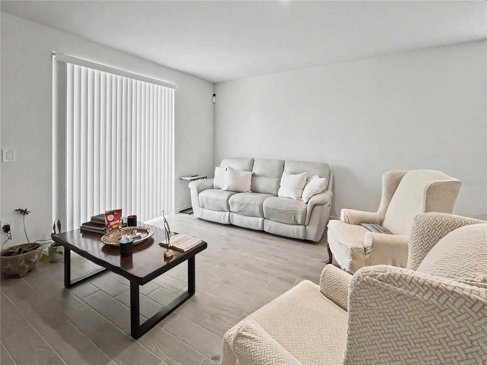 MAGNOLIA BAY - Residential Lease